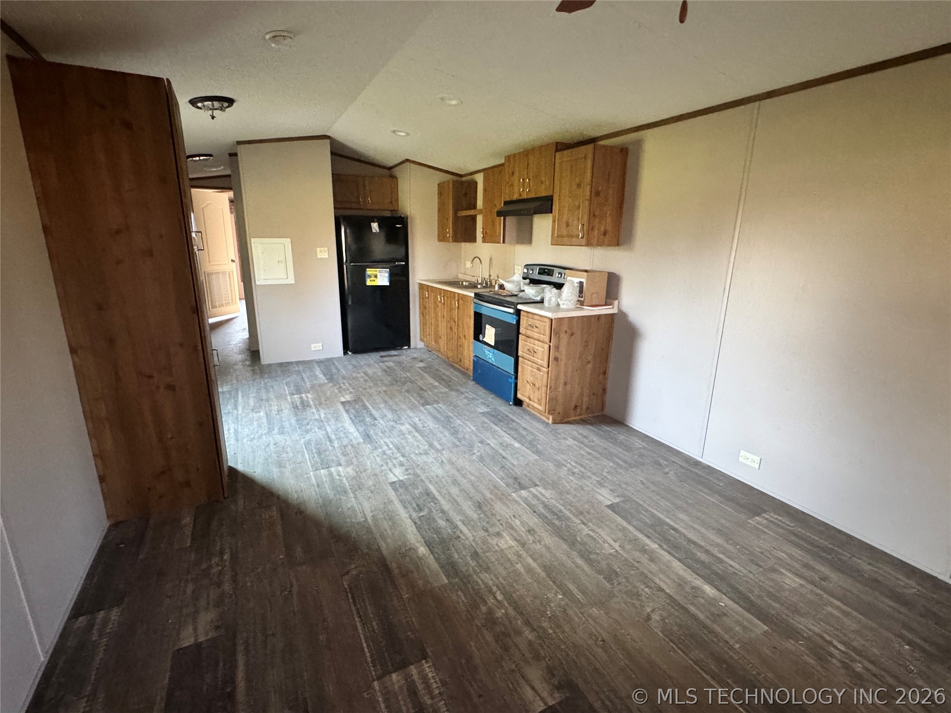 449 W Sand Property Photo 4