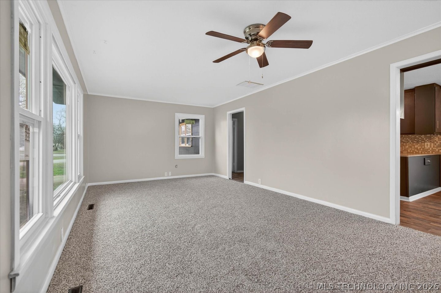 507 W Russell Avenue Property Photo 4