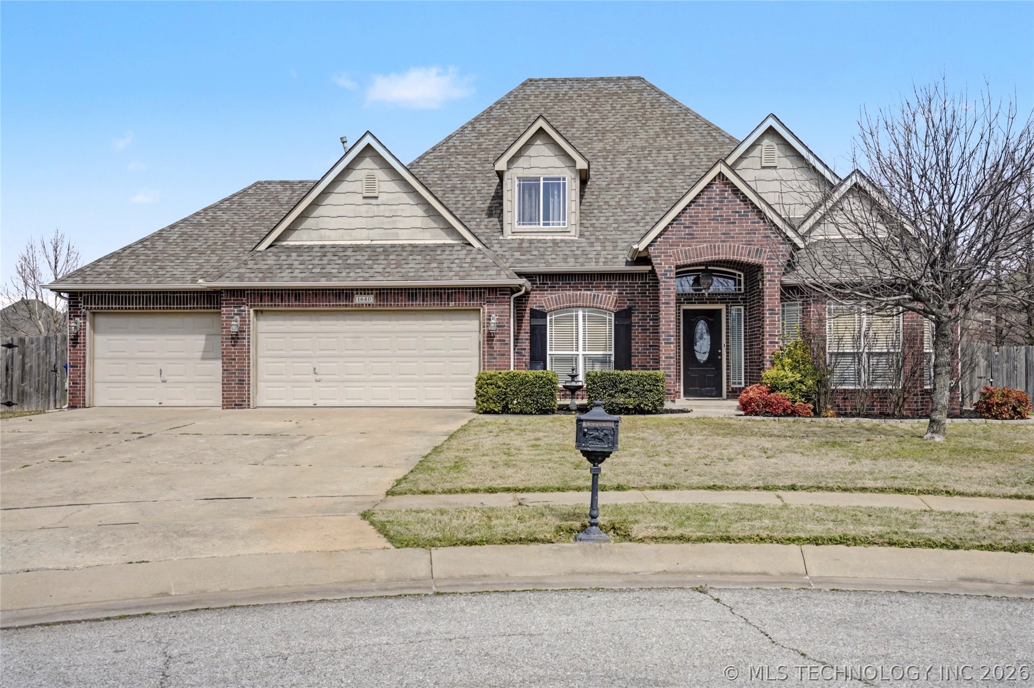 1640 E Boston Court Property Photo 1