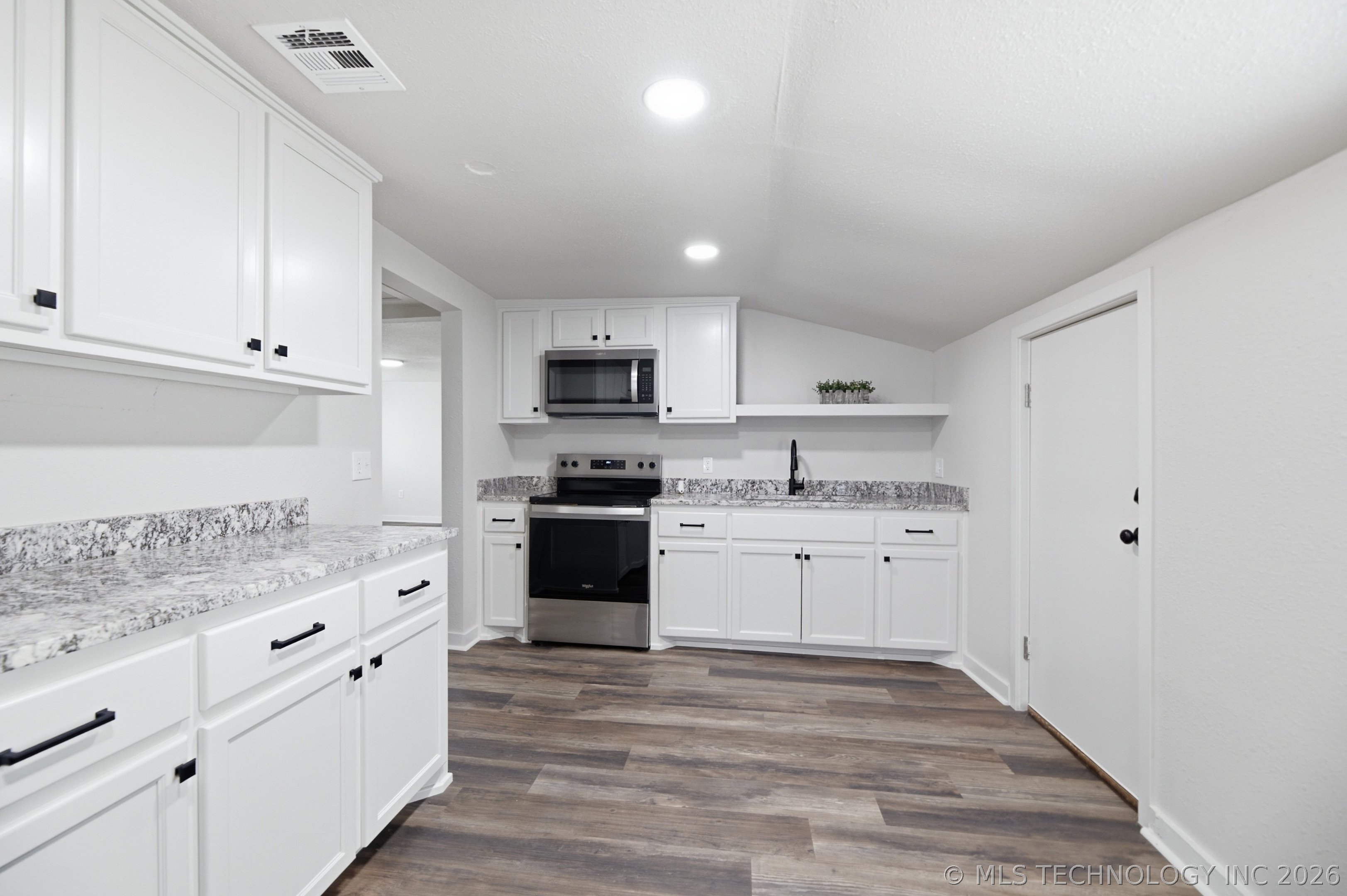 308 First Street Property Photo 7