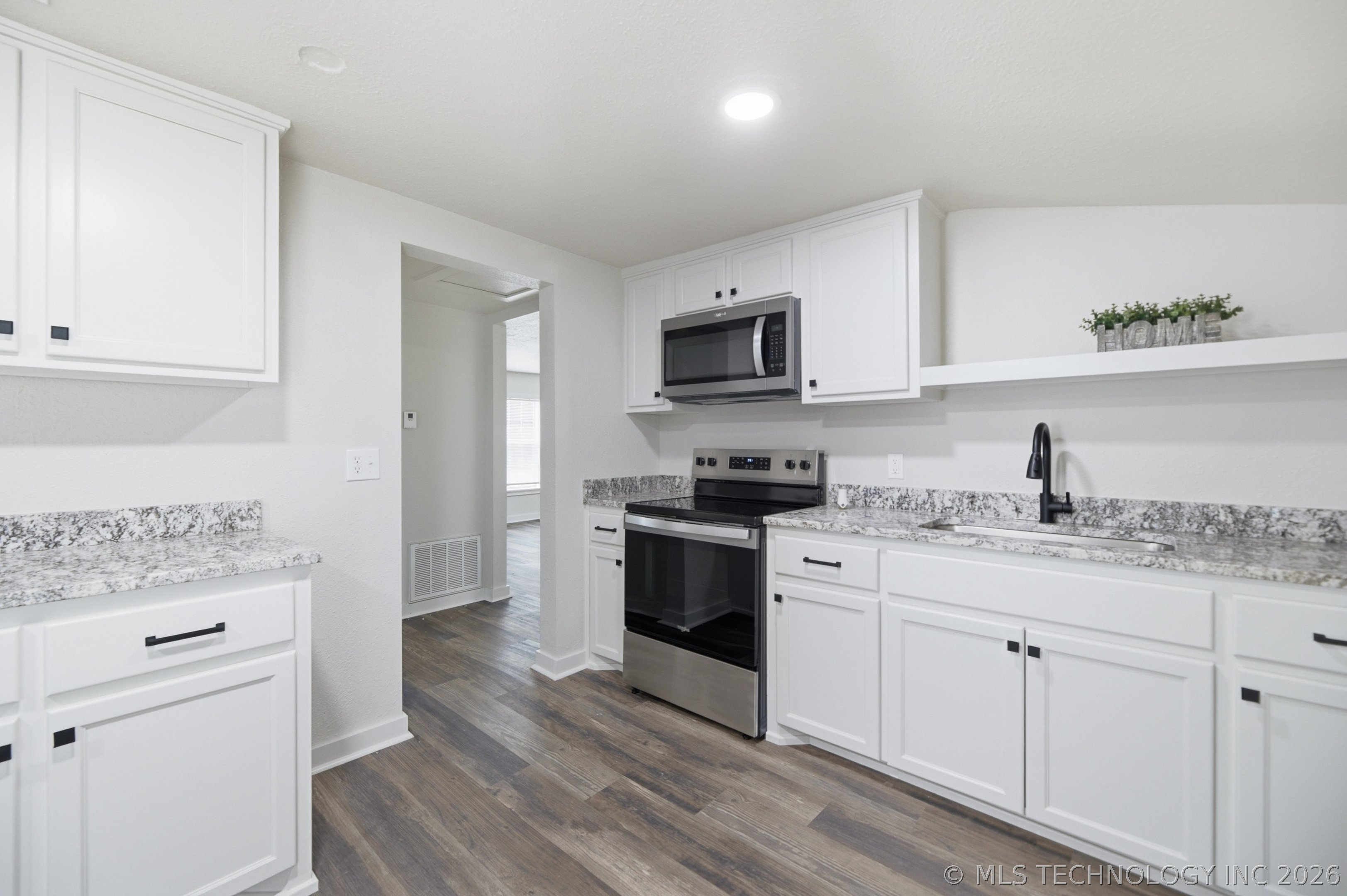 308 First Street Property Photo 8