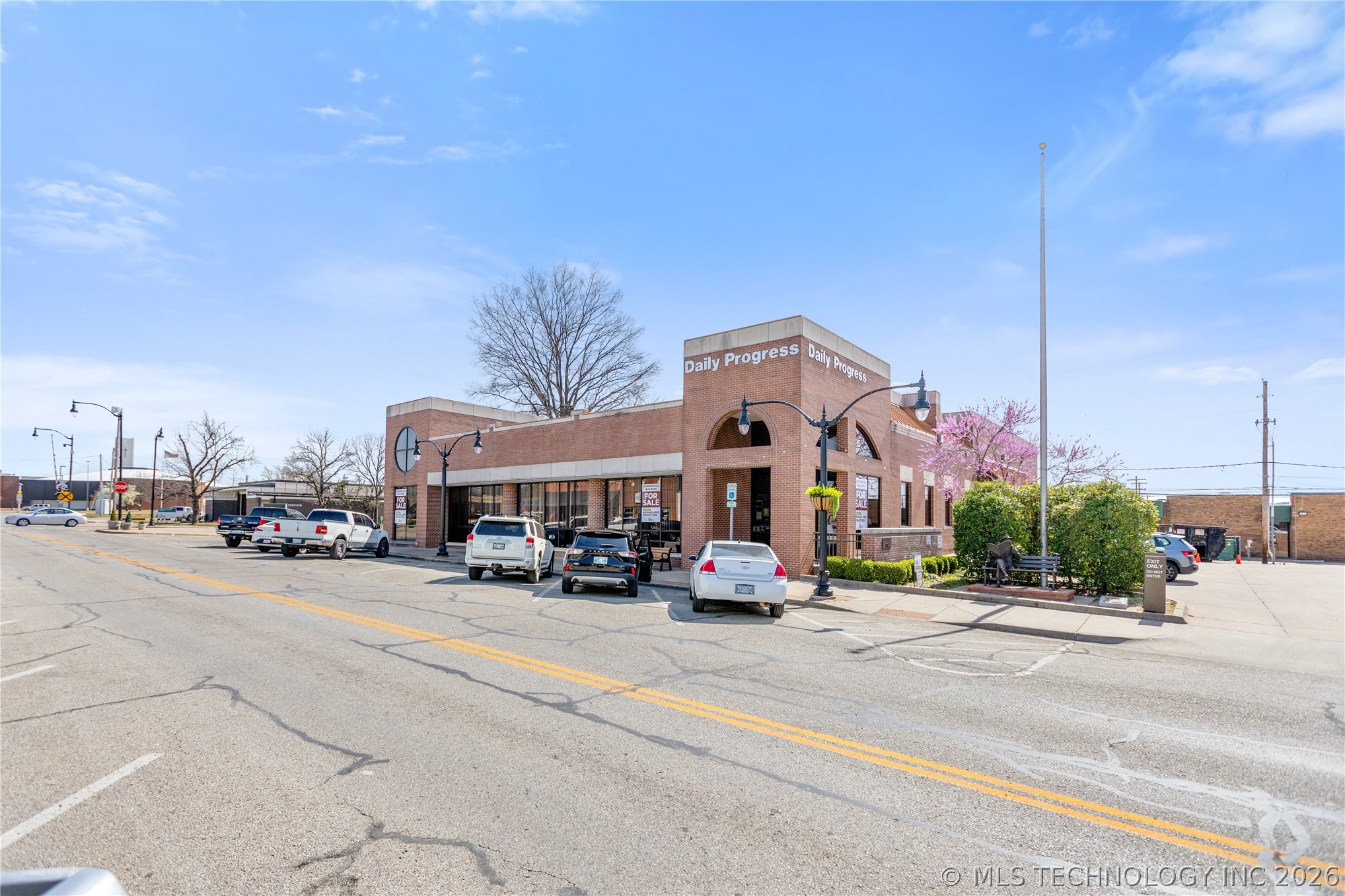 315 W Will Rogers Boulevard Property Photo 3