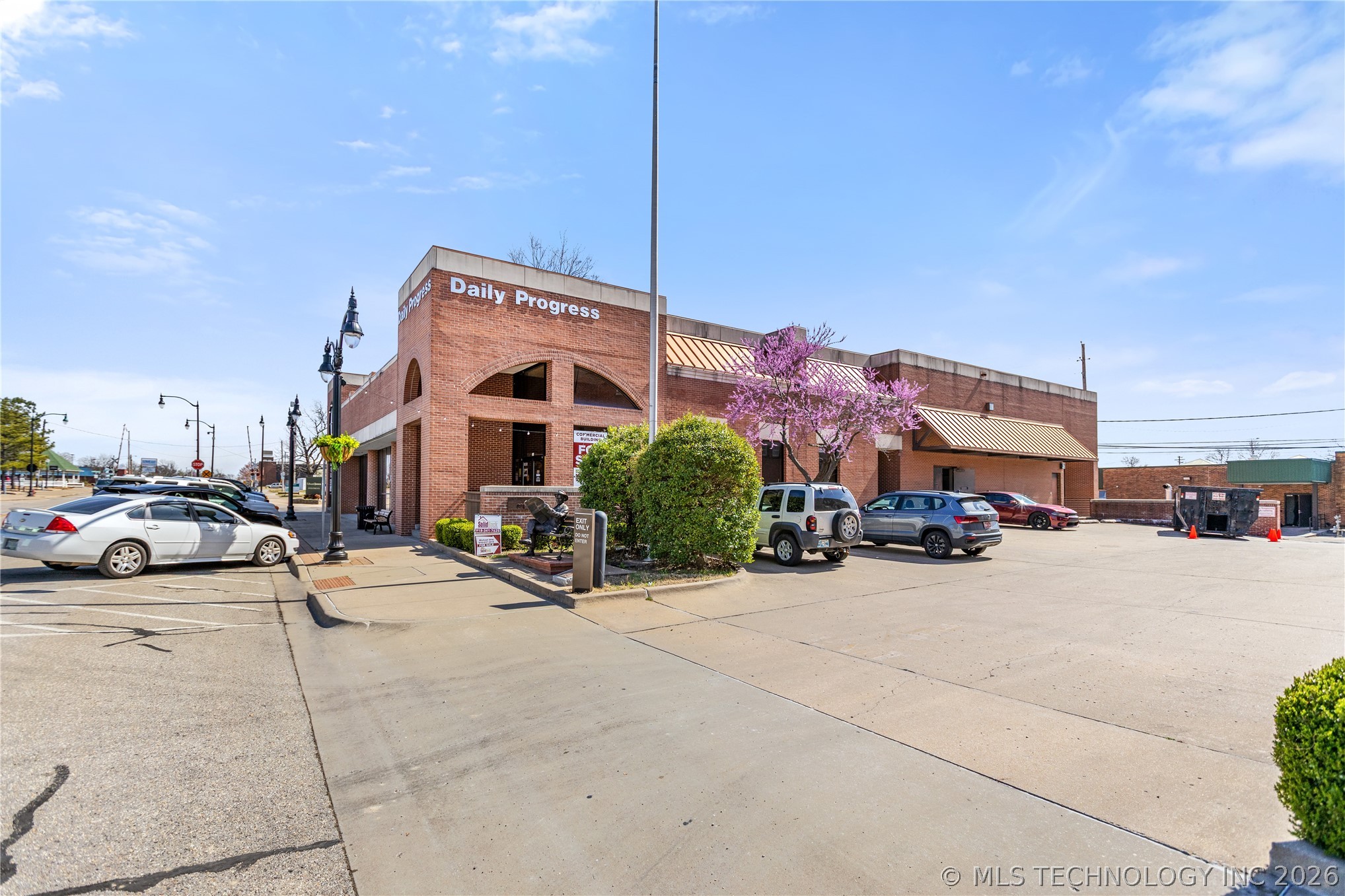 315 W Will Rogers Boulevard Property Photo 4