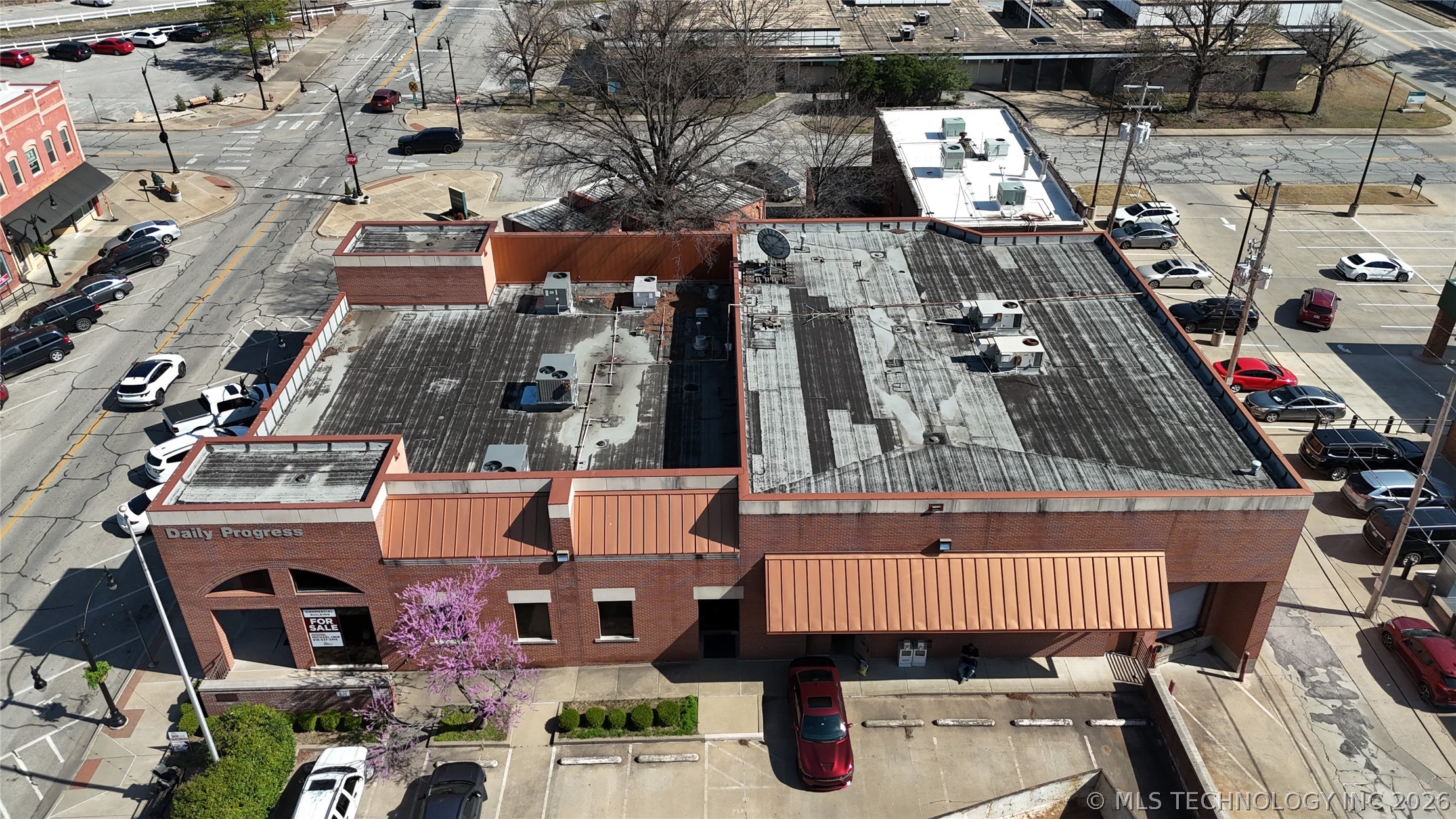 315 W Will Rogers Boulevard Property Photo 23