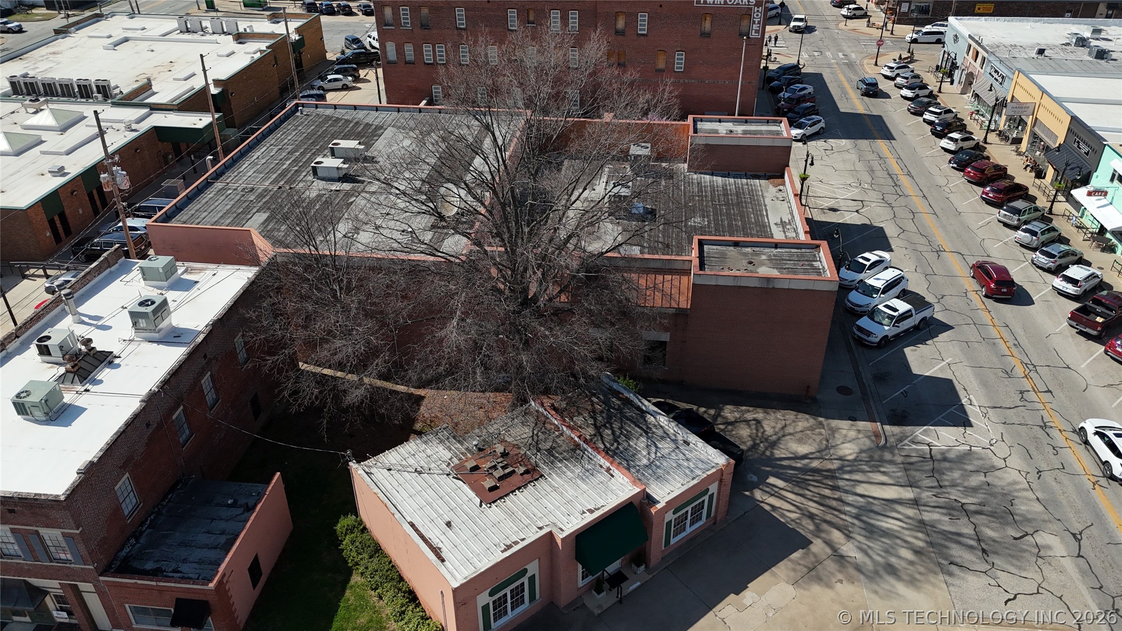 315 W Will Rogers Boulevard Property Photo 25
