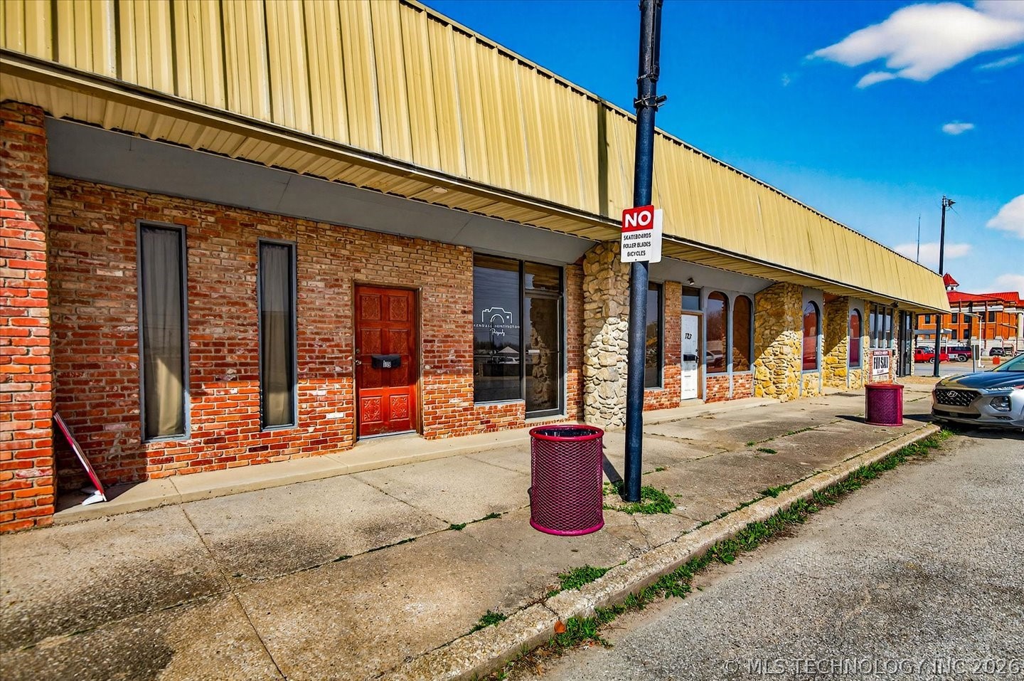121 N Maple Street Property Photo 1