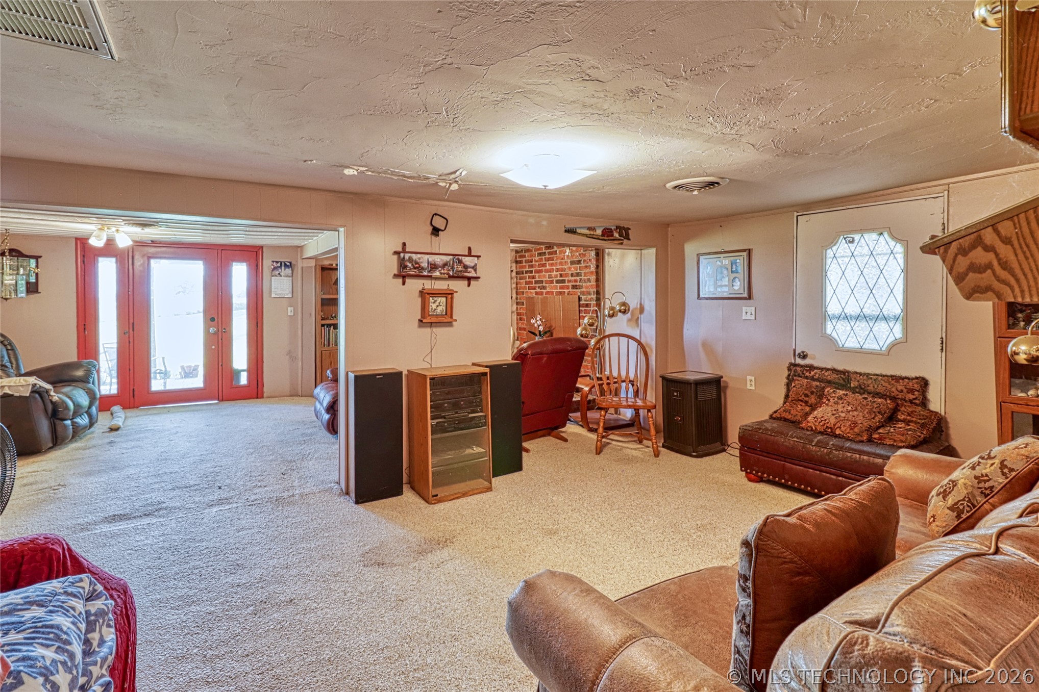 38987 Leo Road Property Photo 9