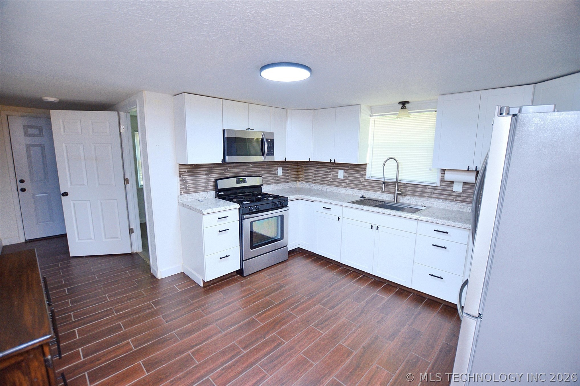 802 S College Avenue Property Photo 6