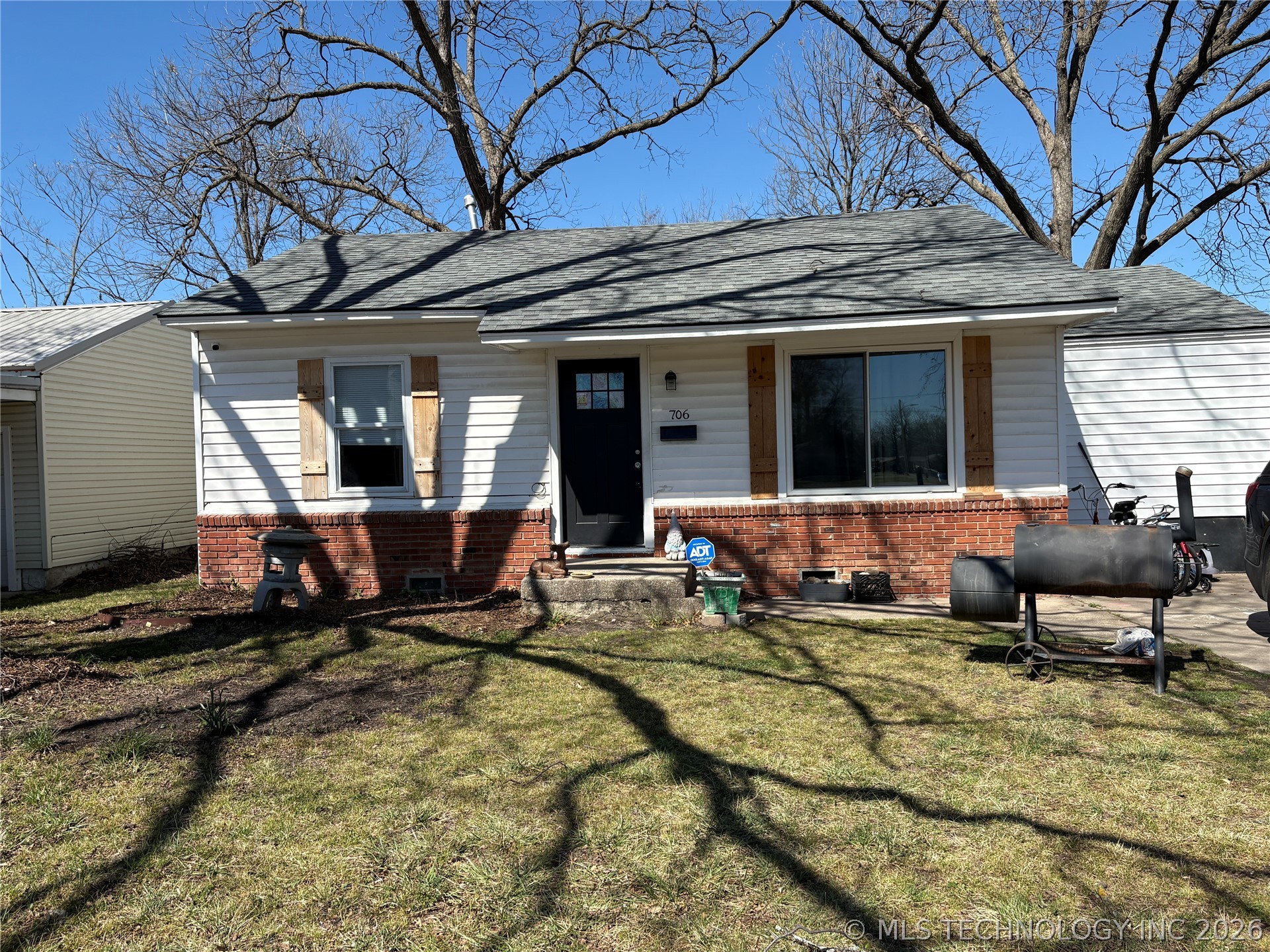 706 Coyne Street Property Photo 1