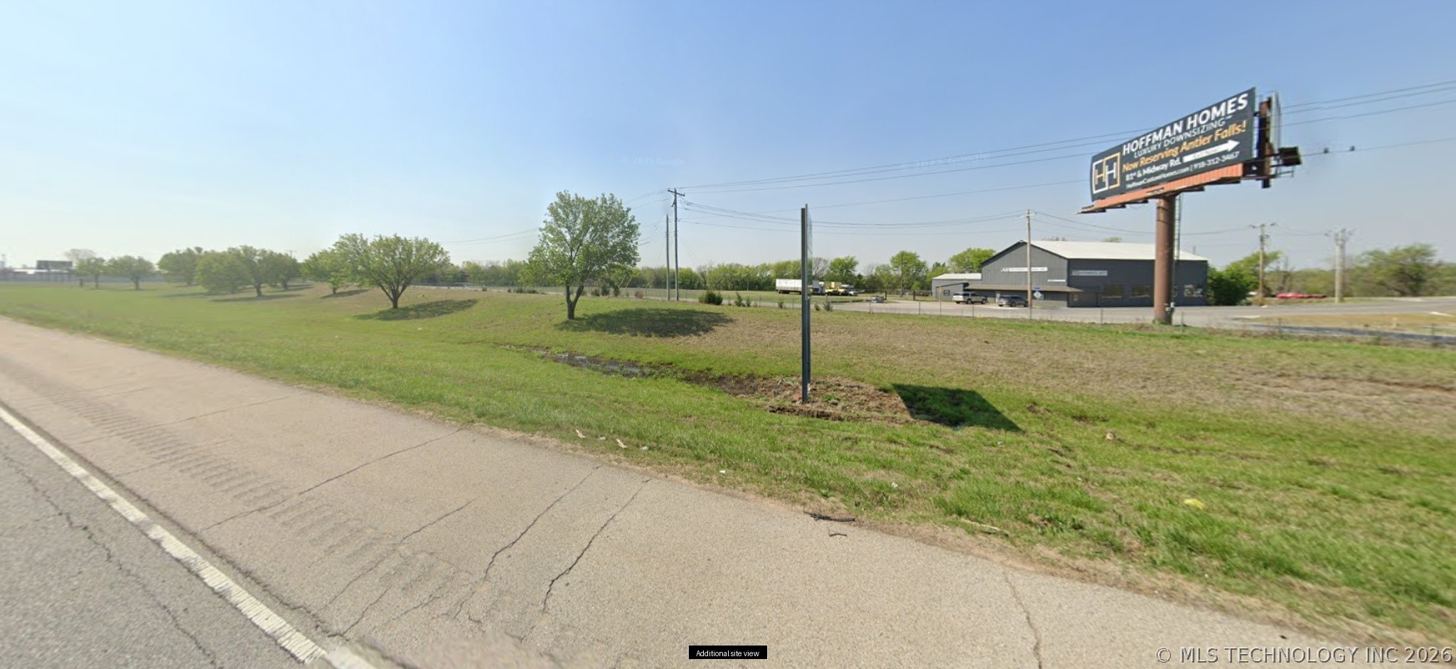 2400 E College Street Property Photo 1