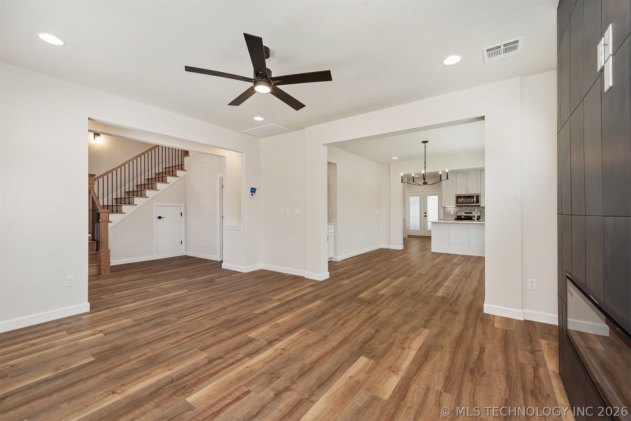 1123 S Delaware Place Property Photo 6