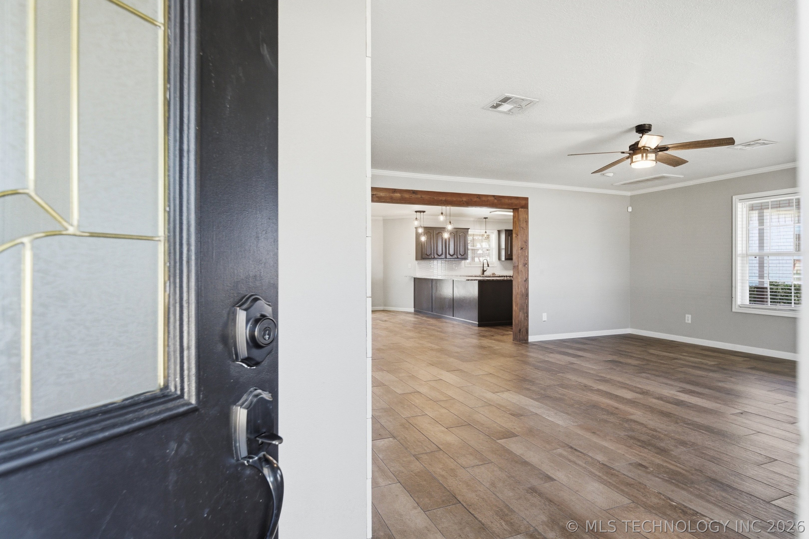 16921 Elm Lane Property Photo 6