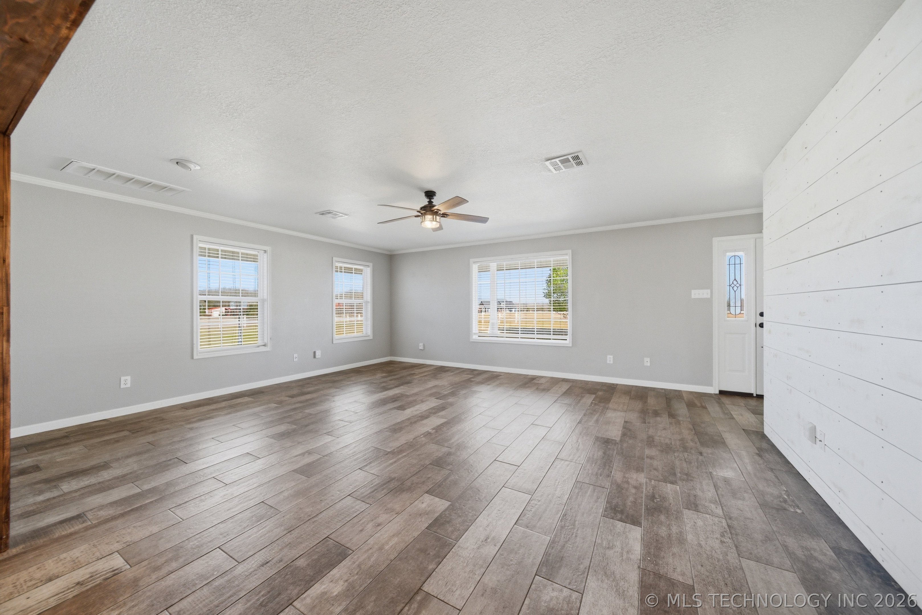 16921 Elm Lane Property Photo 7