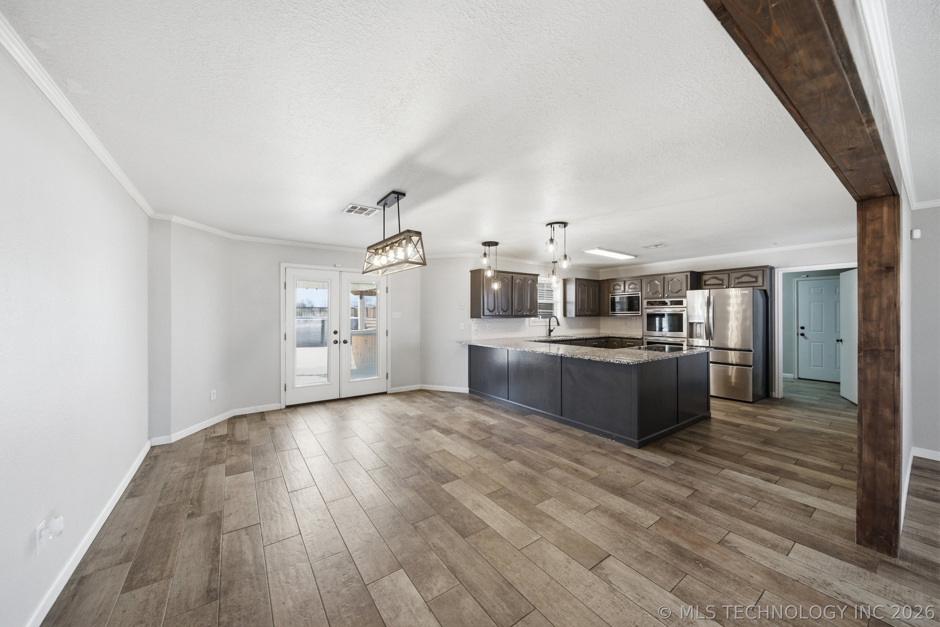 16921 Elm Lane Property Photo 8