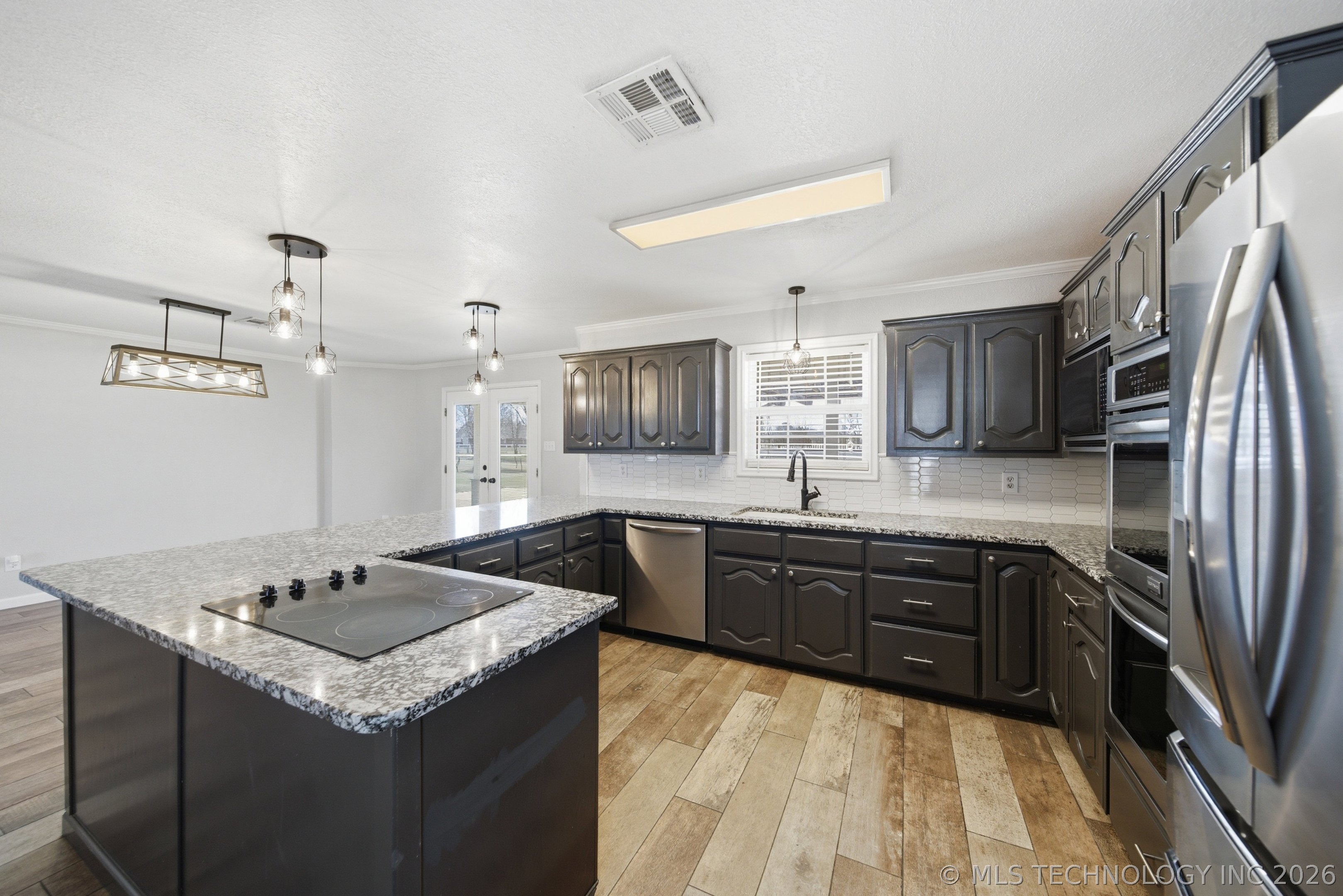 16921 Elm Lane Property Photo 9