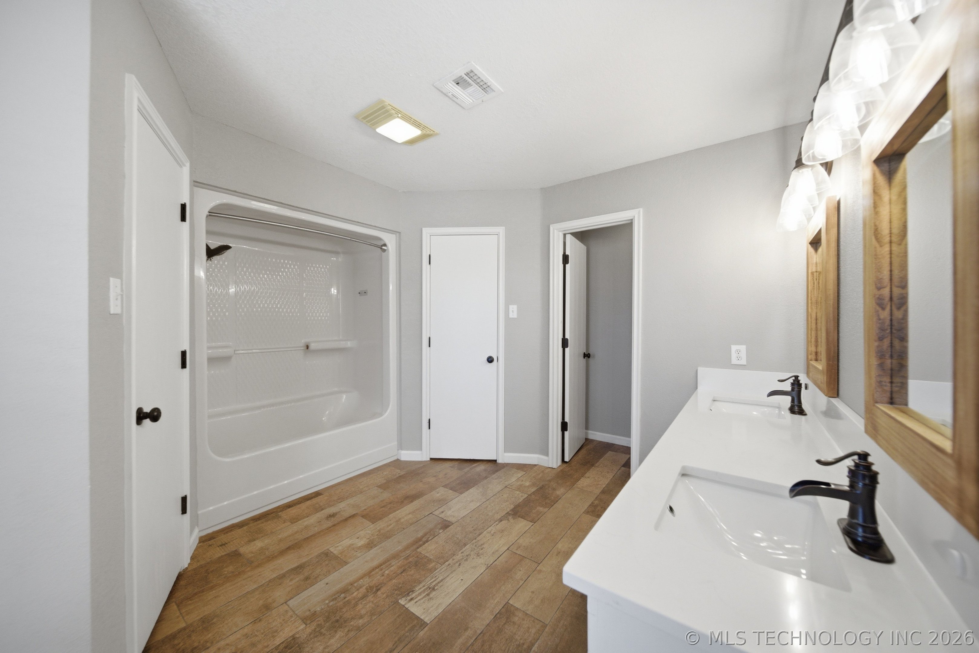 16921 Elm Lane Property Photo 14