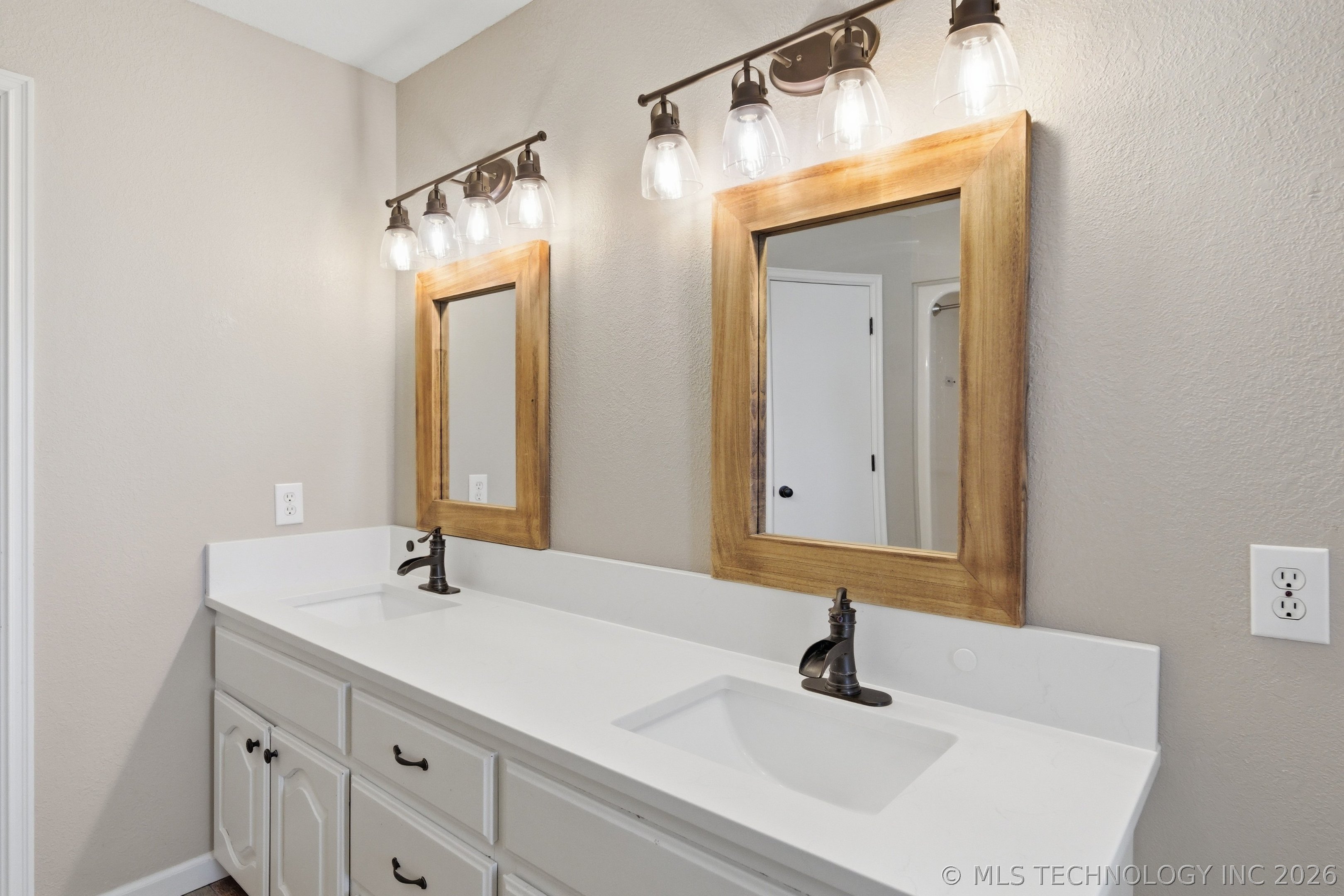 16921 Elm Lane Property Photo 15