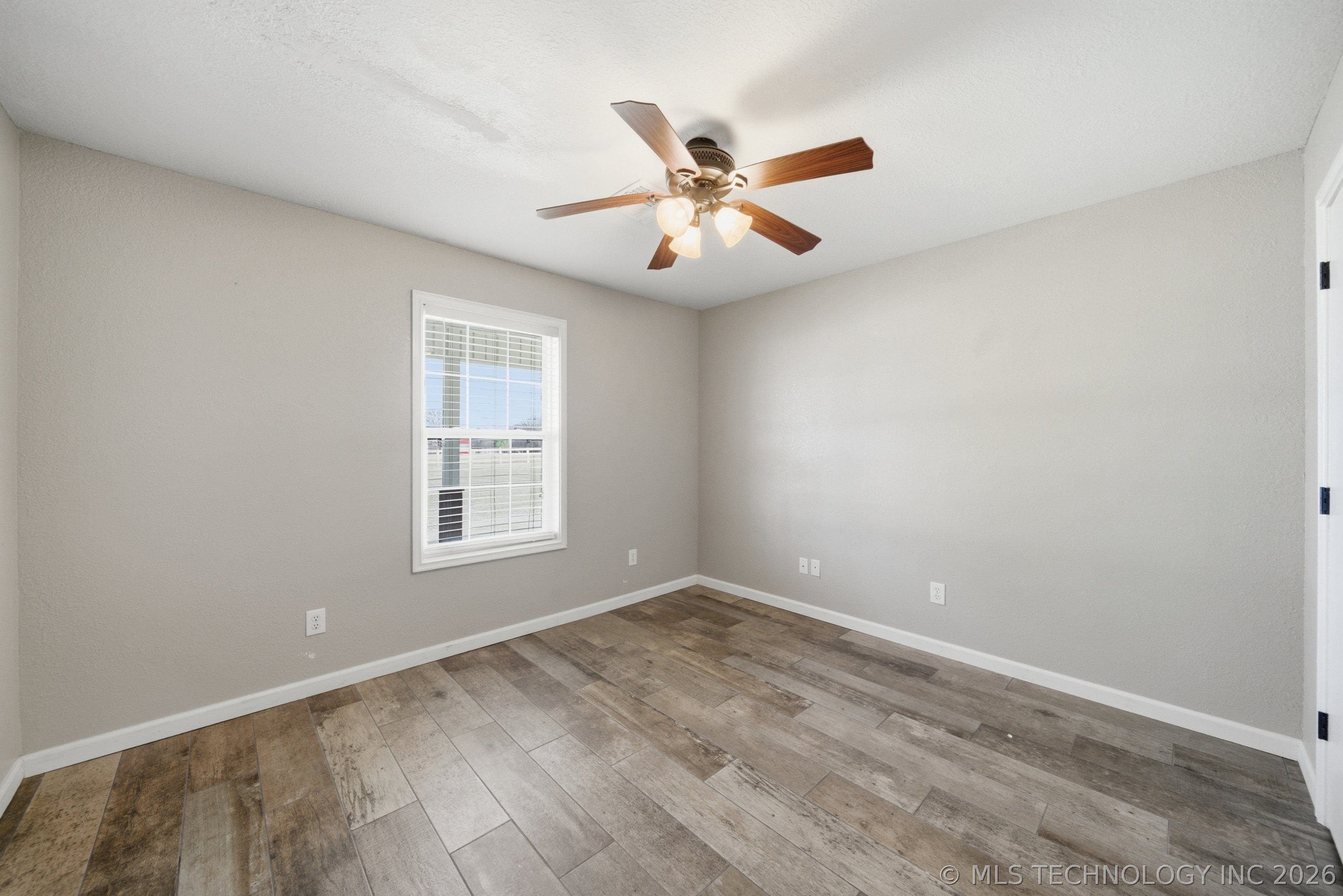 16921 Elm Lane Property Photo 18