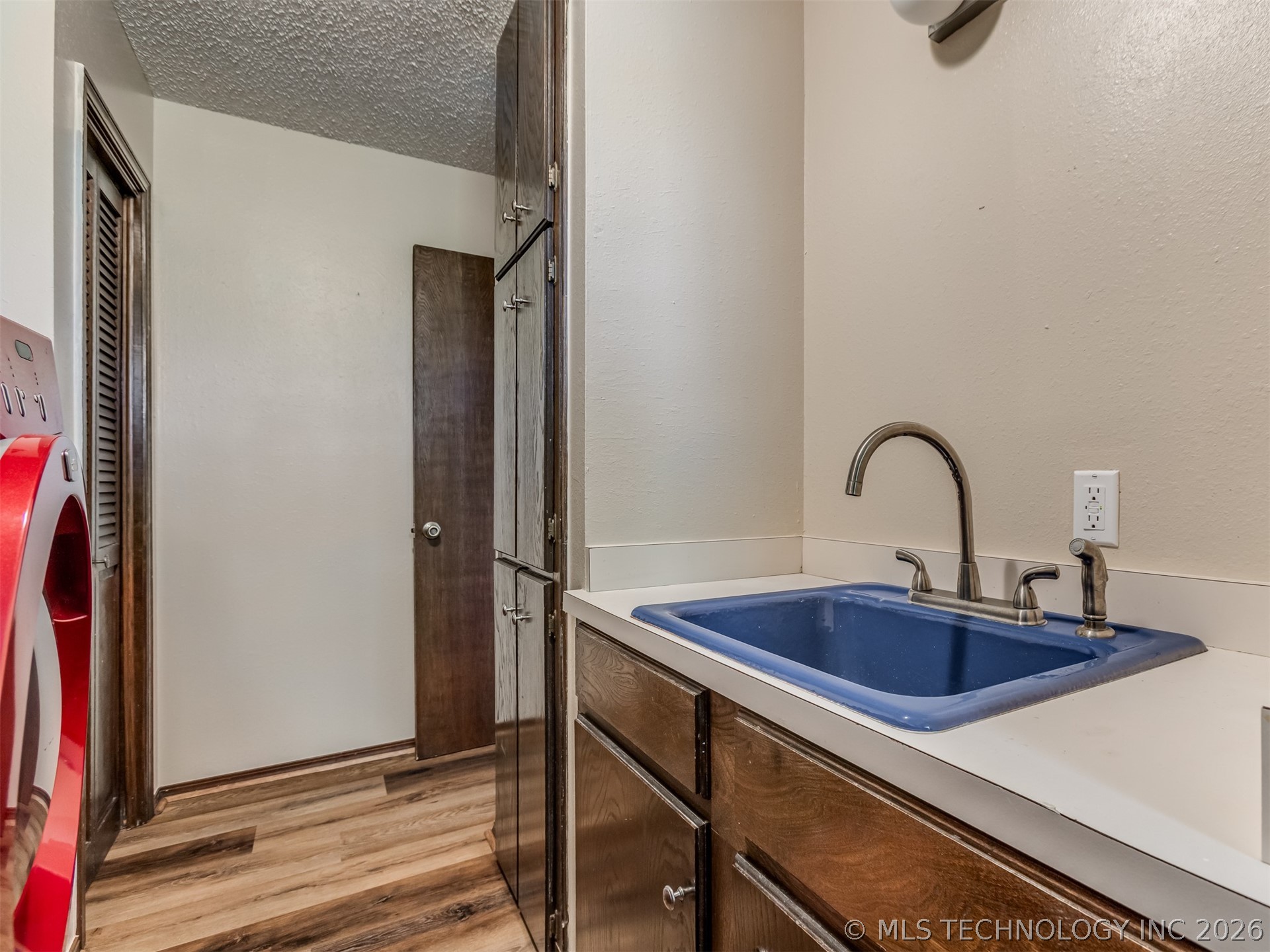 110390 S 4183 Property Photo 41