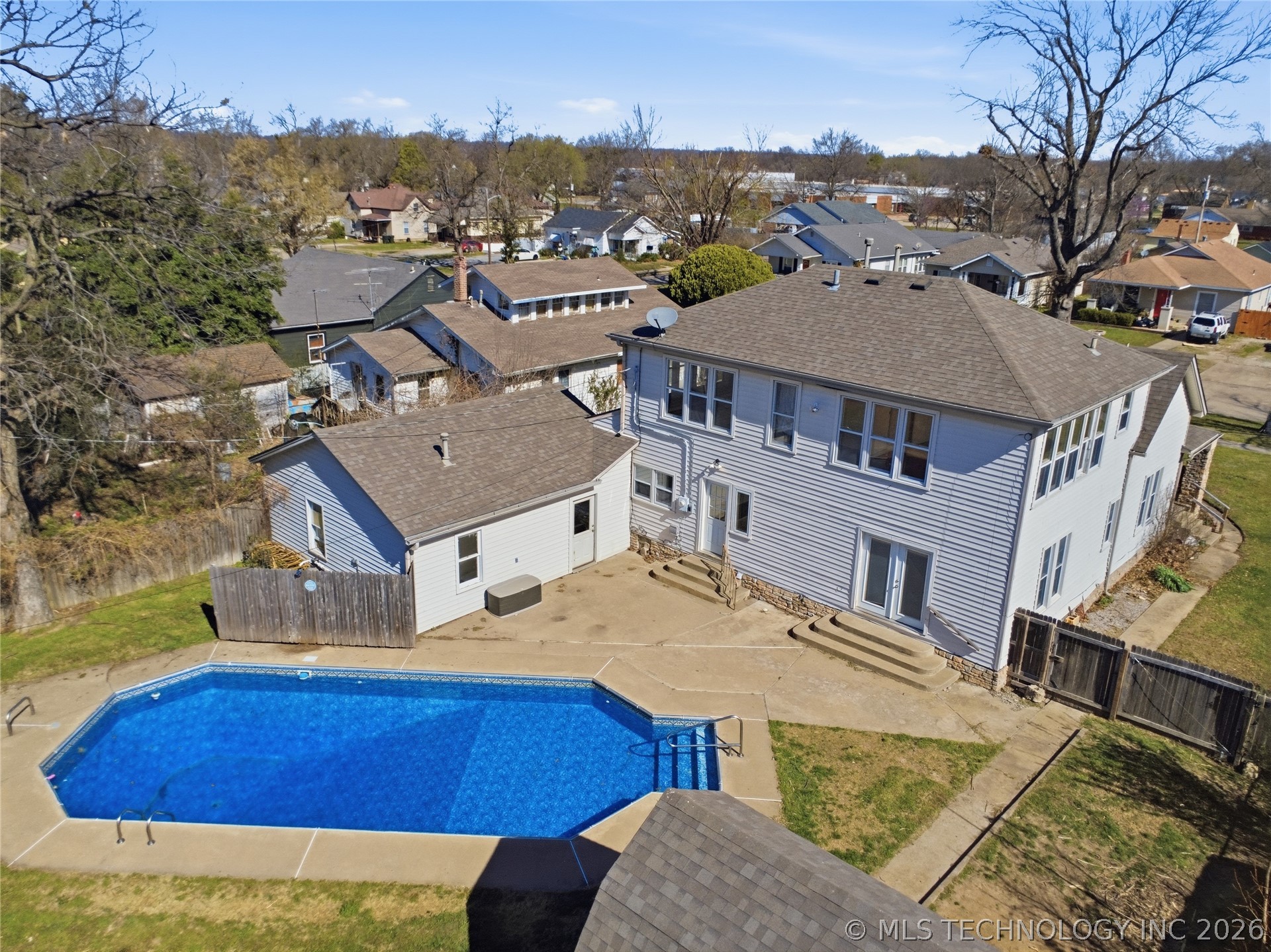411 E 6th Street Property Photo 5