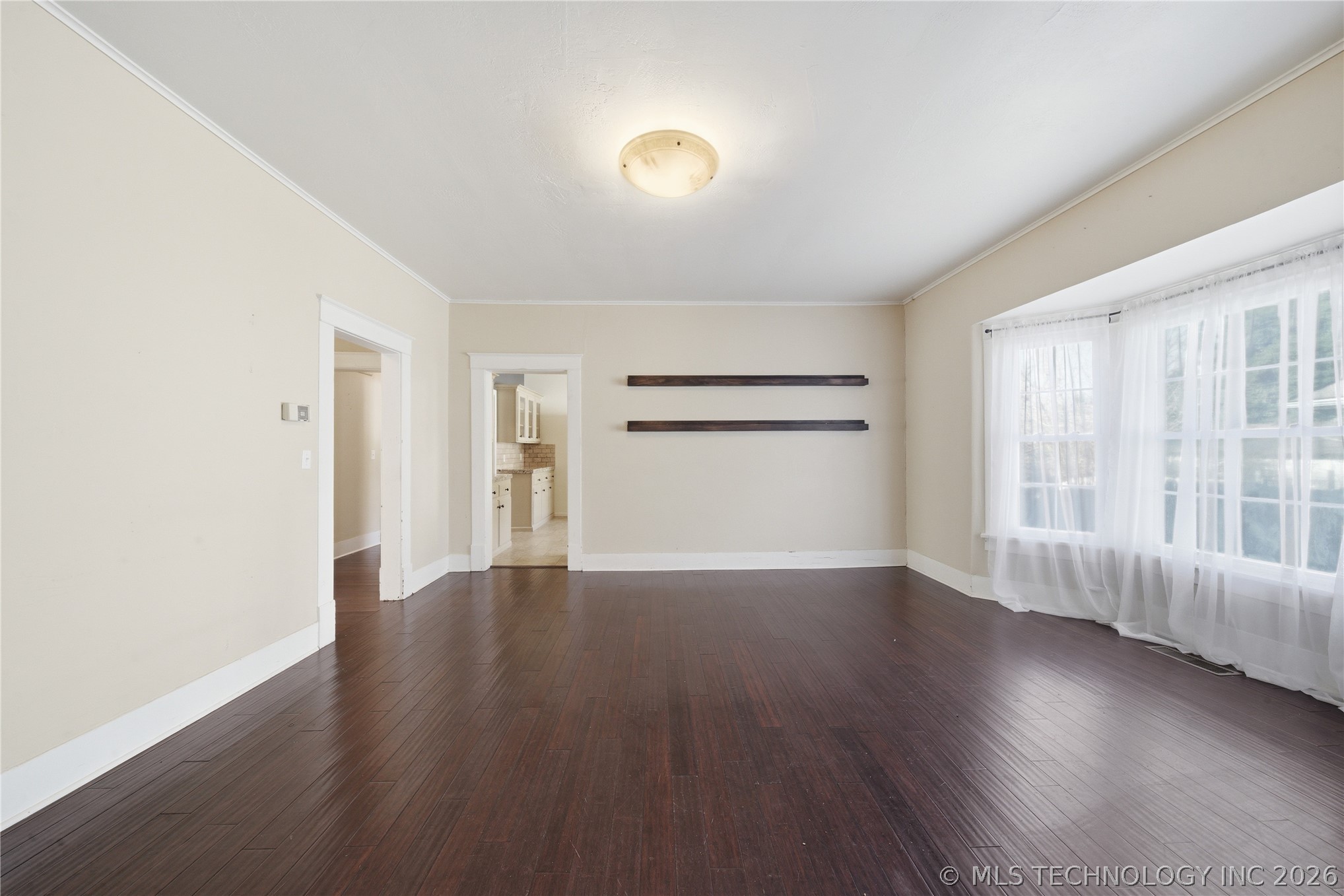 411 E 6th Street Property Photo 9