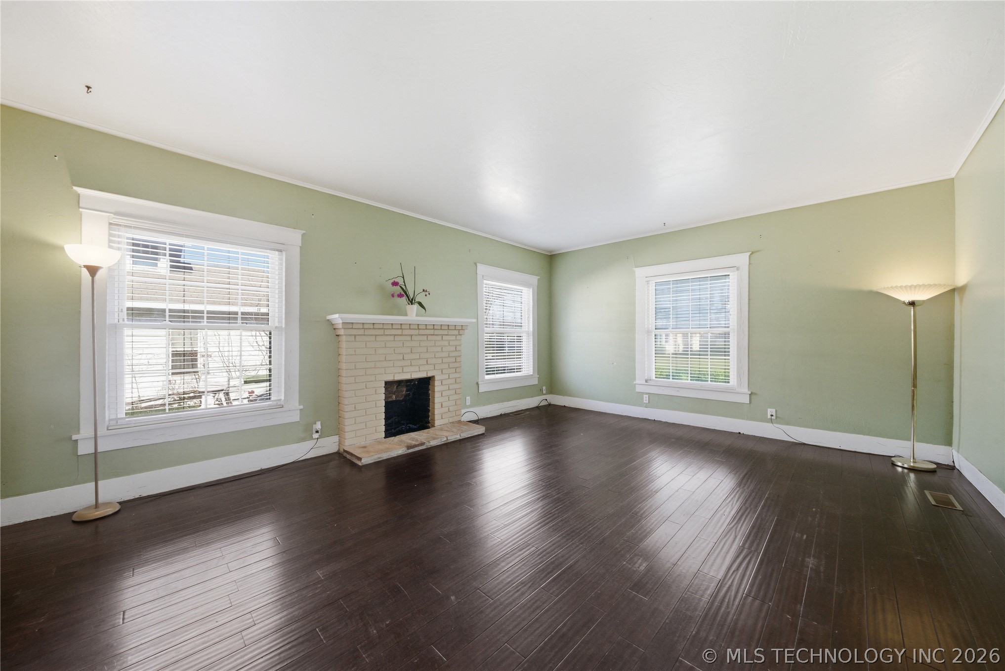 411 E 6th Street Property Photo 10