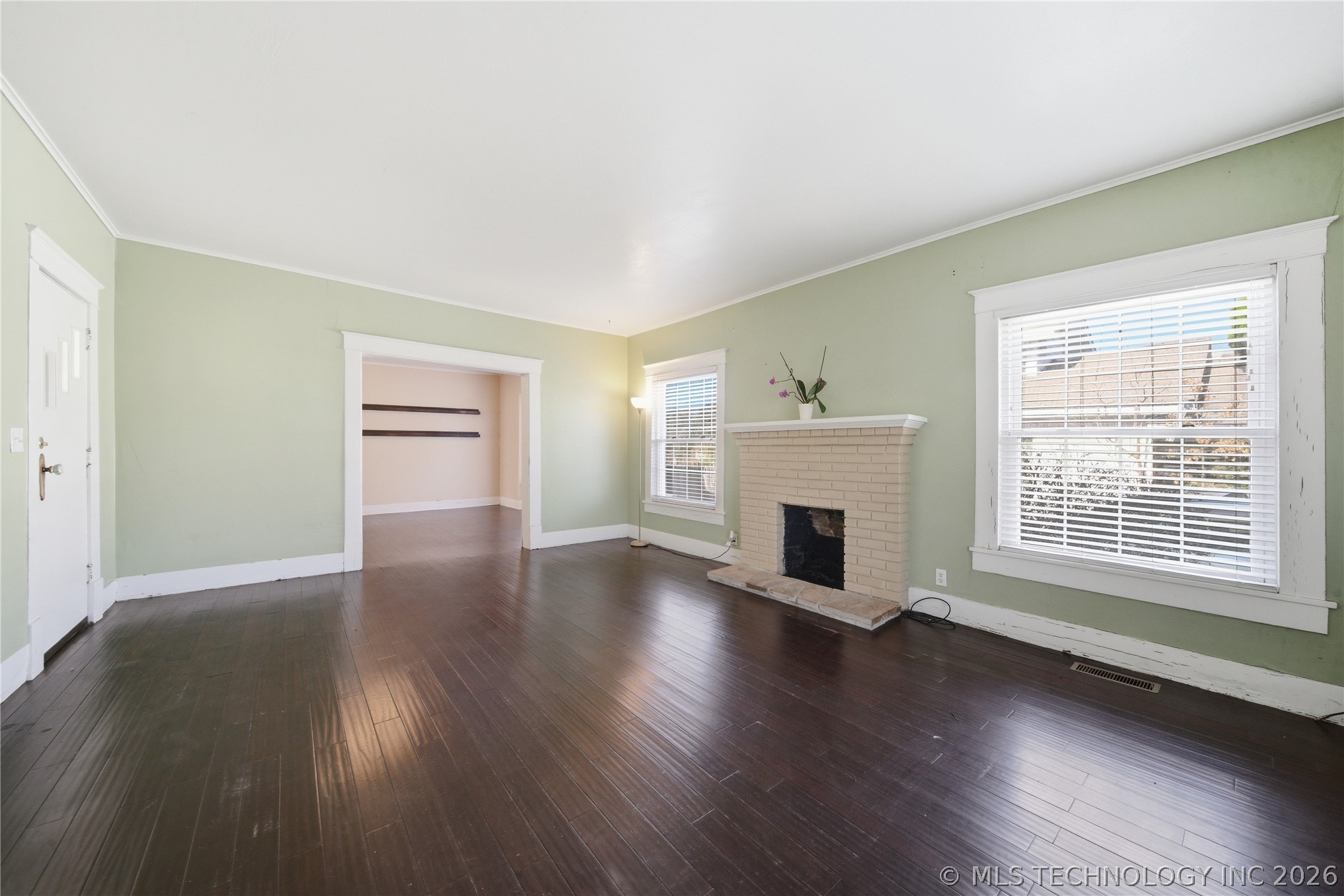 411 E 6th Street Property Photo 11