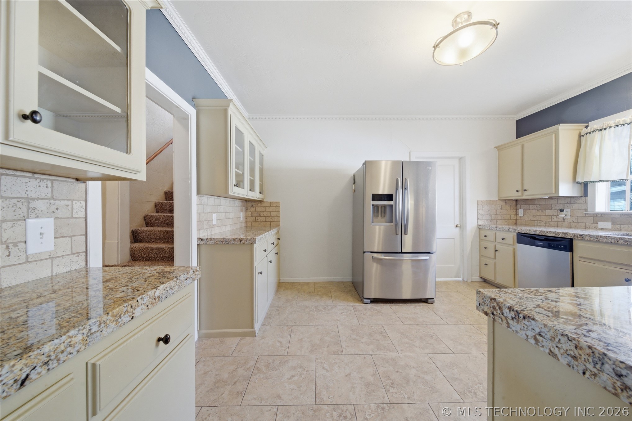 411 E 6th Street Property Photo 12