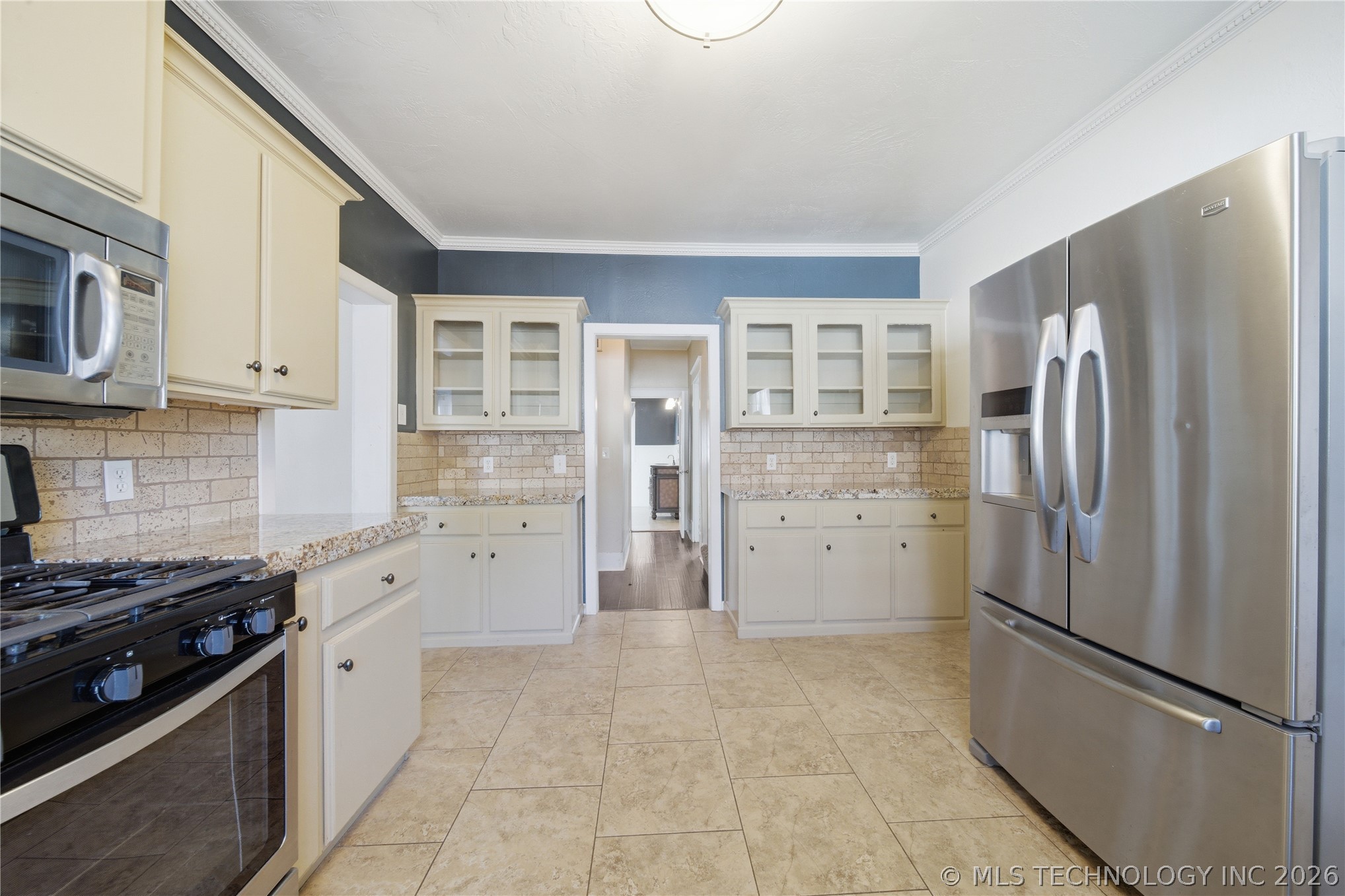 411 E 6th Street Property Photo 16