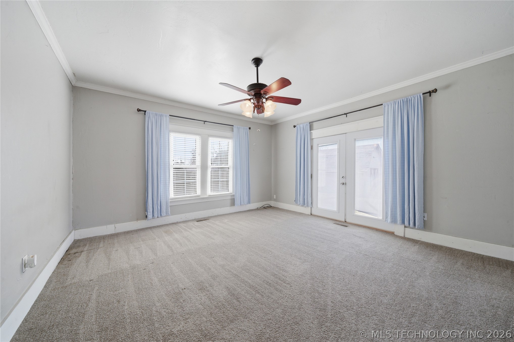 411 E 6th Street Property Photo 17
