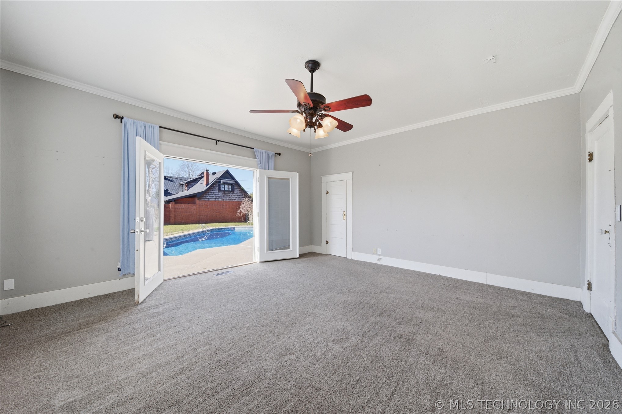 411 E 6th Street Property Photo 18