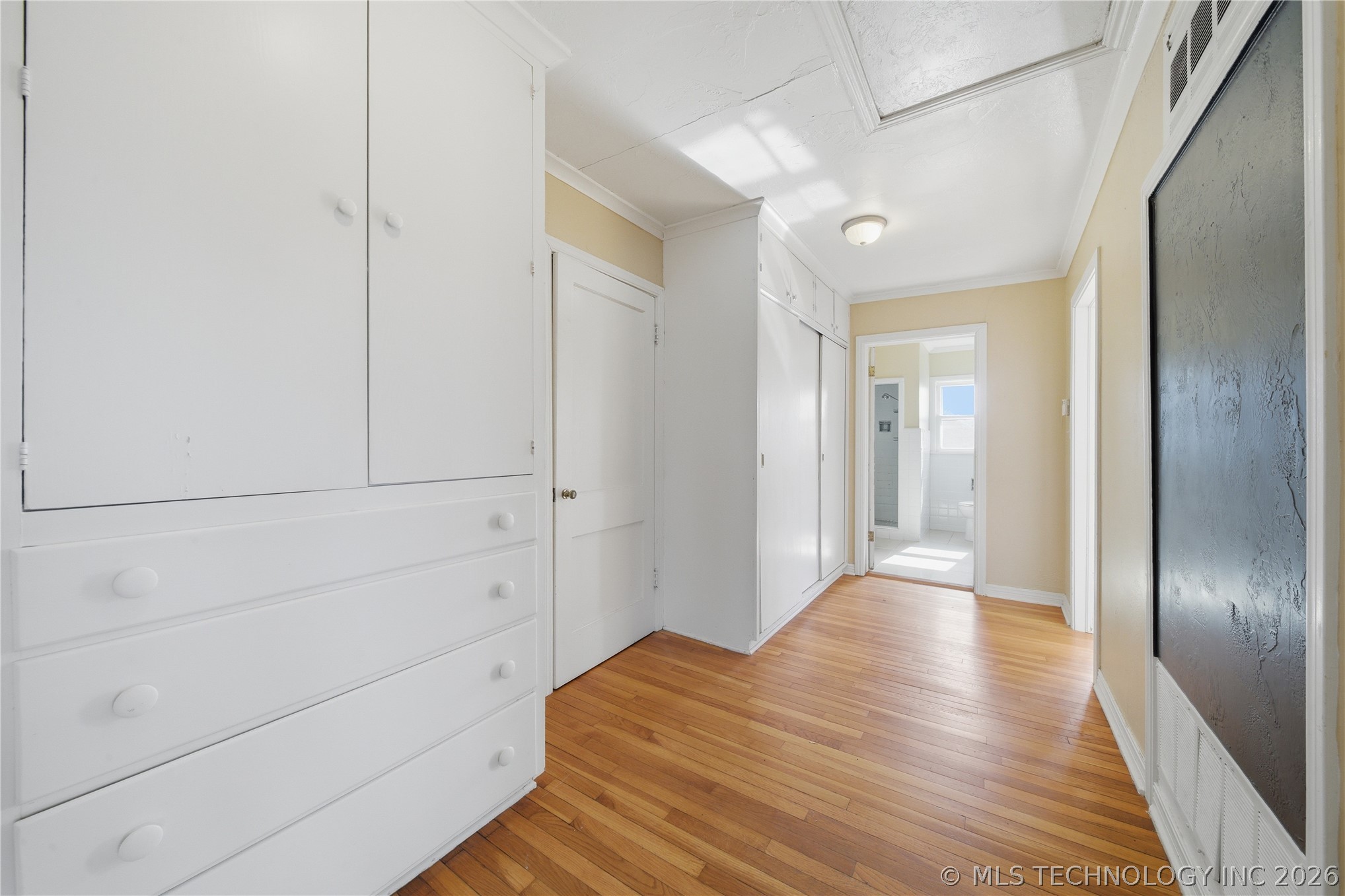411 E 6th Street Property Photo 24
