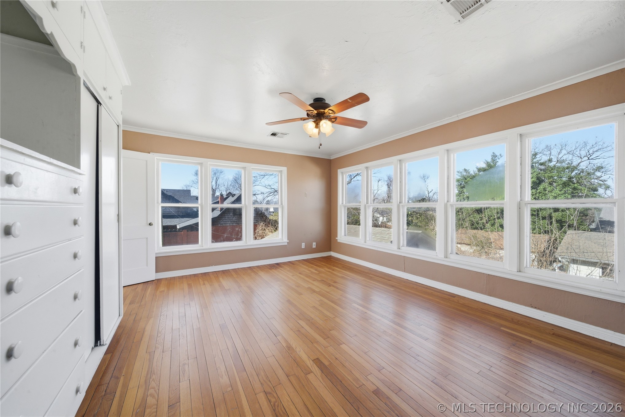 411 E 6th Street Property Photo 27