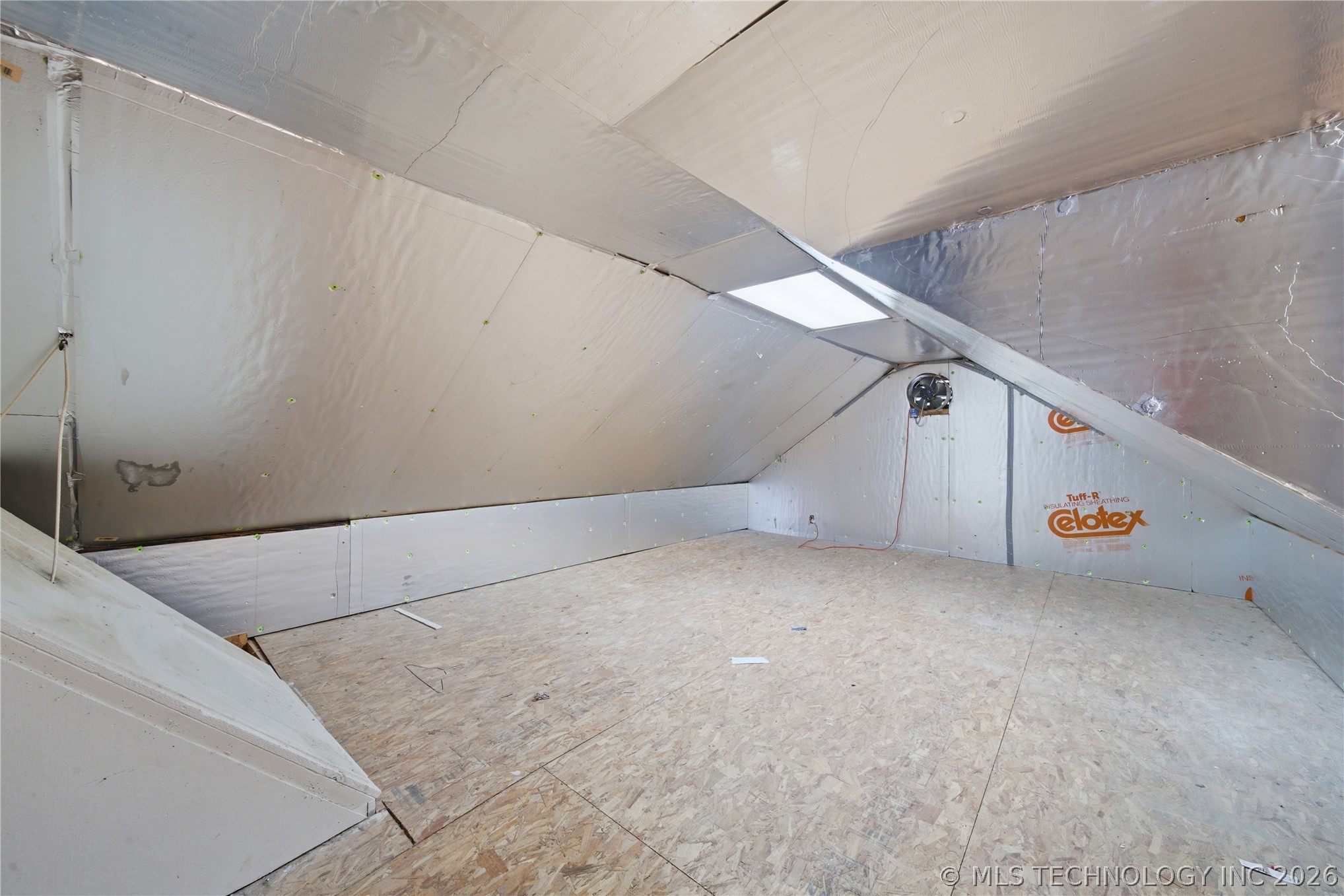 411 E 6th Street Property Photo 32