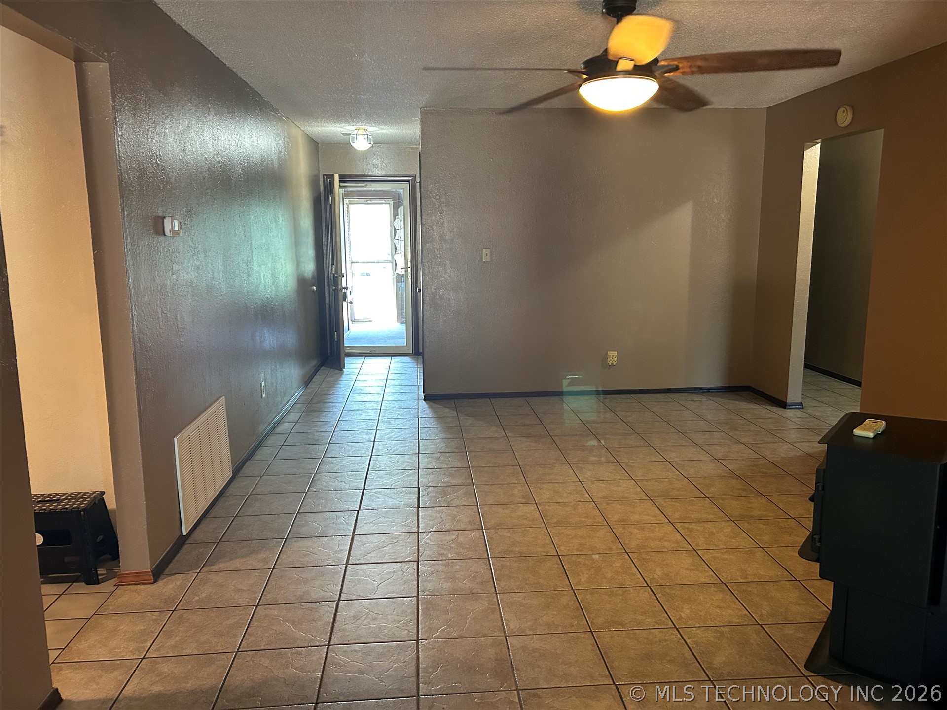2408 Sarah Lane Property Photo 6
