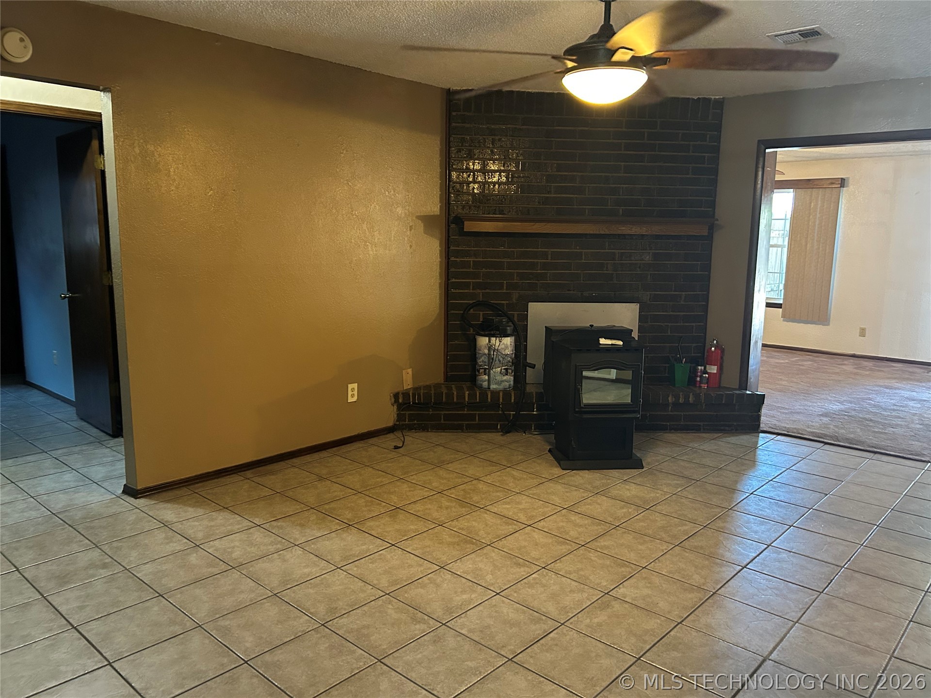 2408 Sarah Lane Property Photo 8