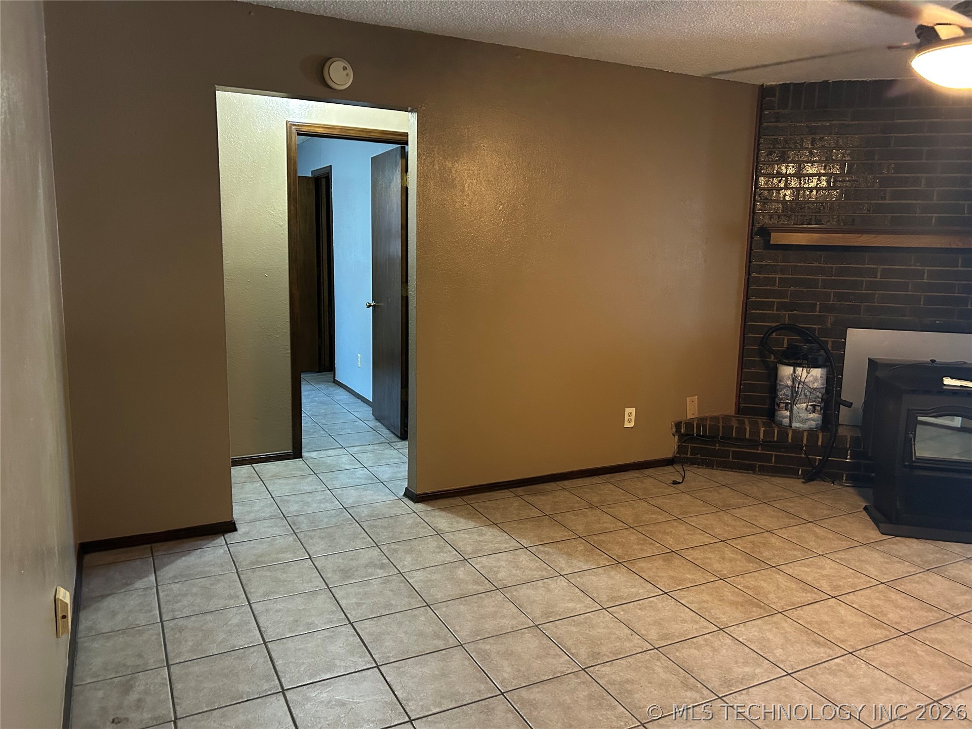 2408 Sarah Lane Property Photo 10