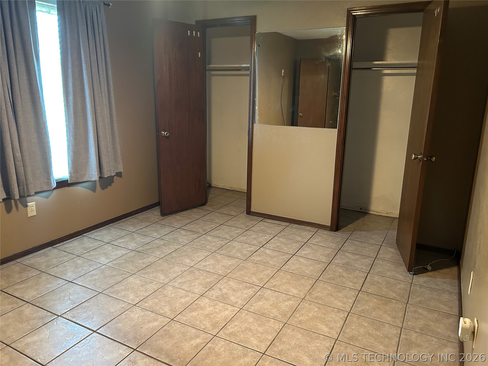 2408 Sarah Lane Property Photo 14