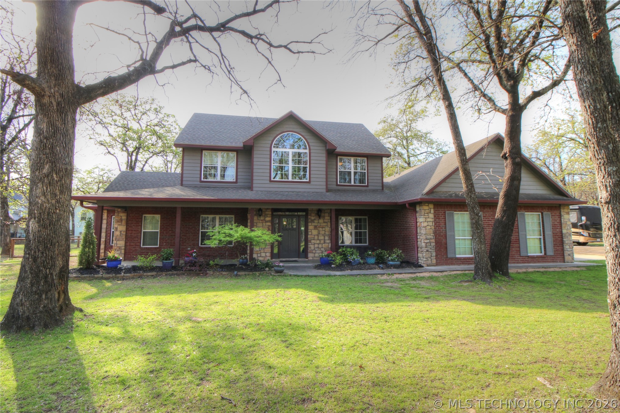2713 Redbud Lane Property Photo 1