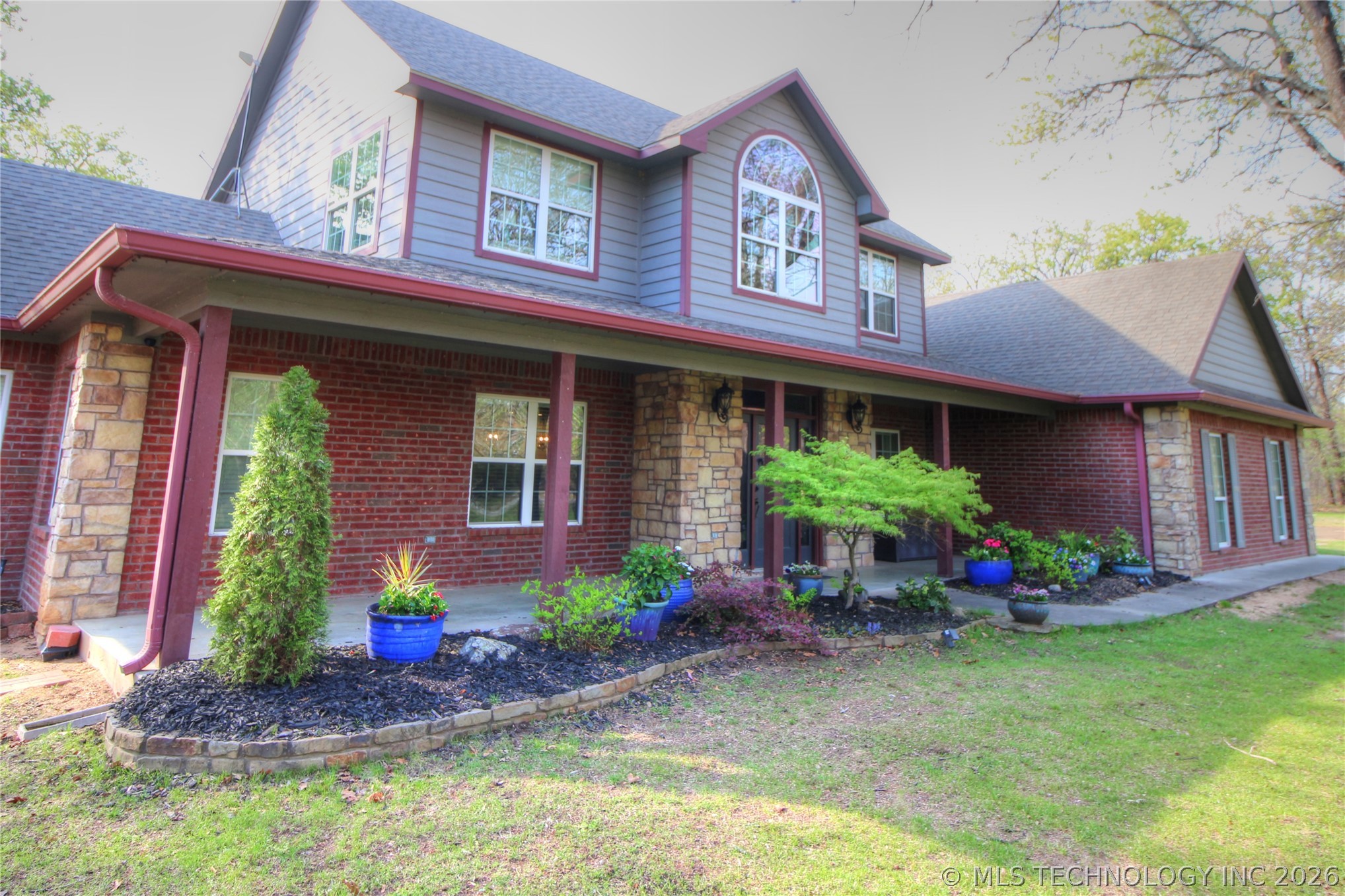 2713 Redbud Lane Property Photo 5
