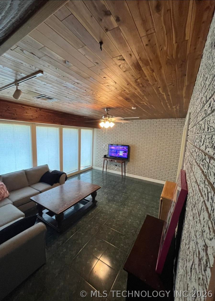 729 W Plato Road Property Photo 9