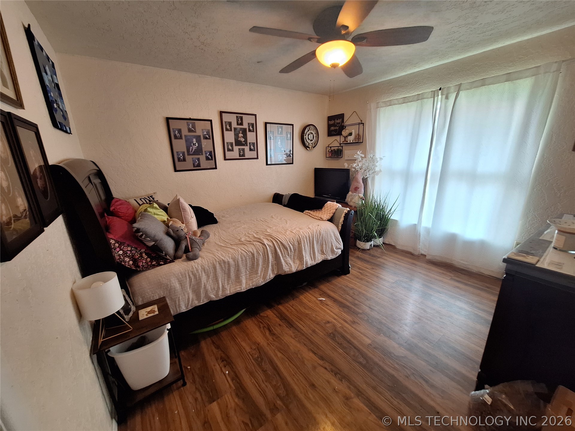 729 W Plato Road Property Photo 16