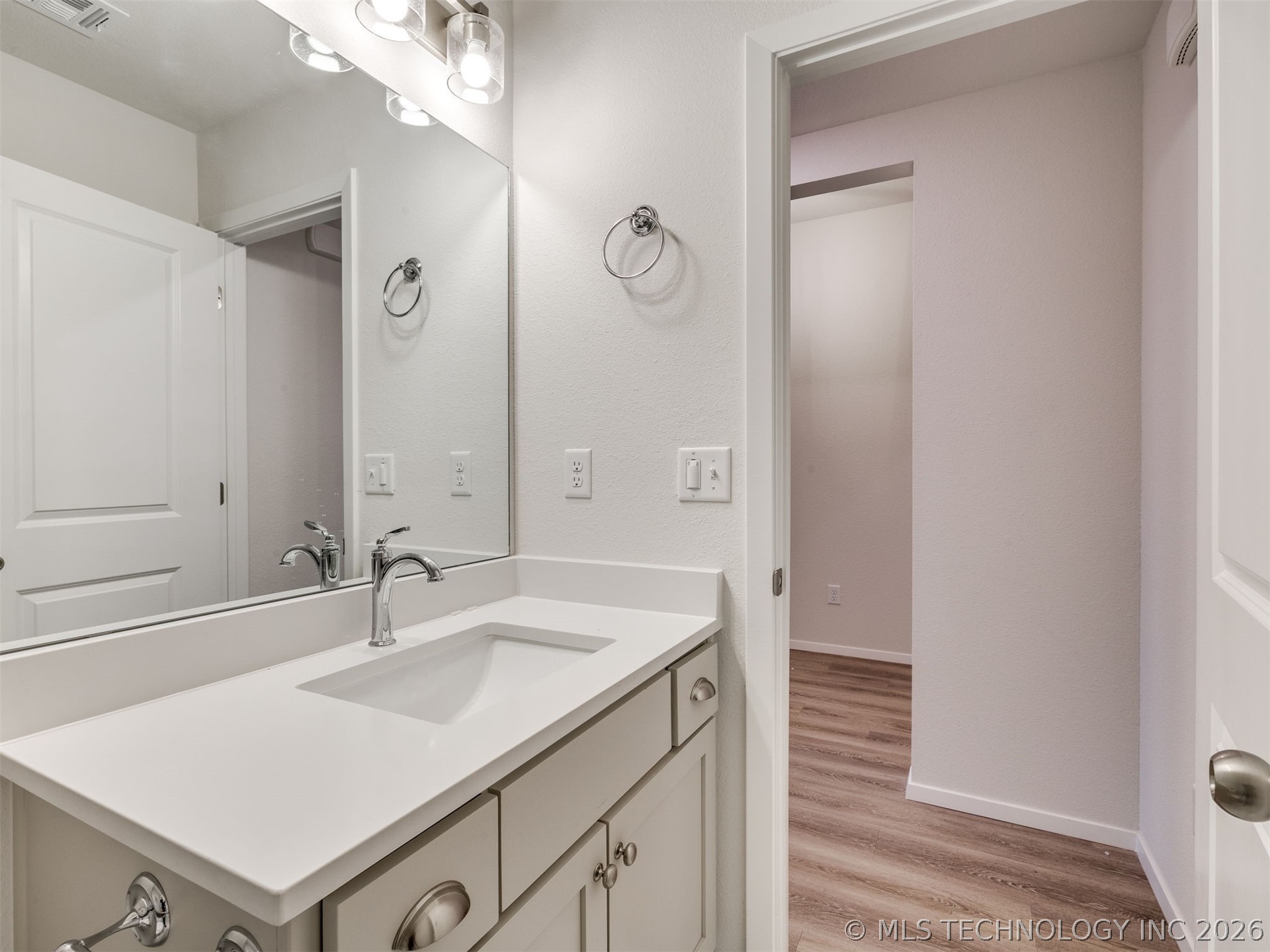 3217 E 147th Place S Property Photo 6