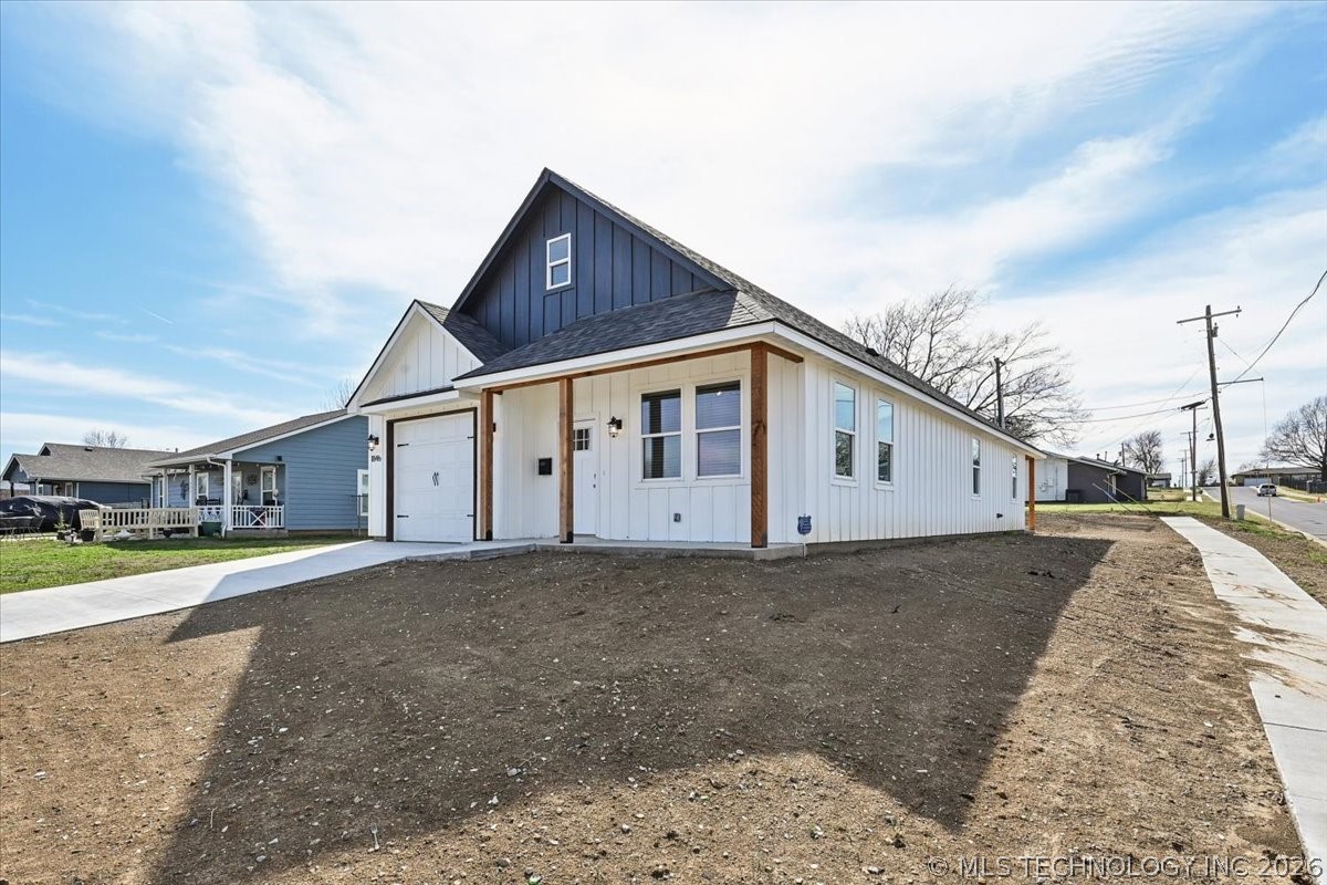 1846 N Utica Avenue Property Photo 2
