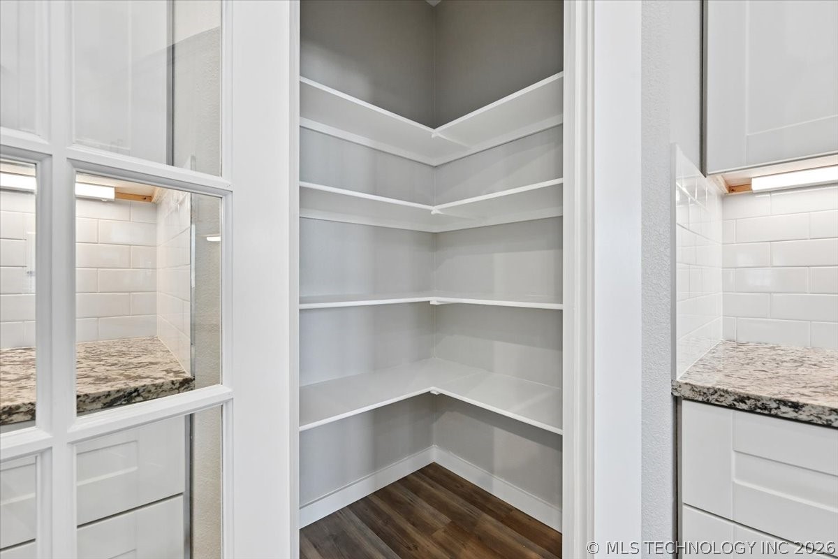 1846 N Utica Avenue Property Photo 7