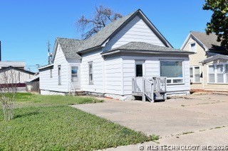 317 Se Delaware Avenue Property Photo 1