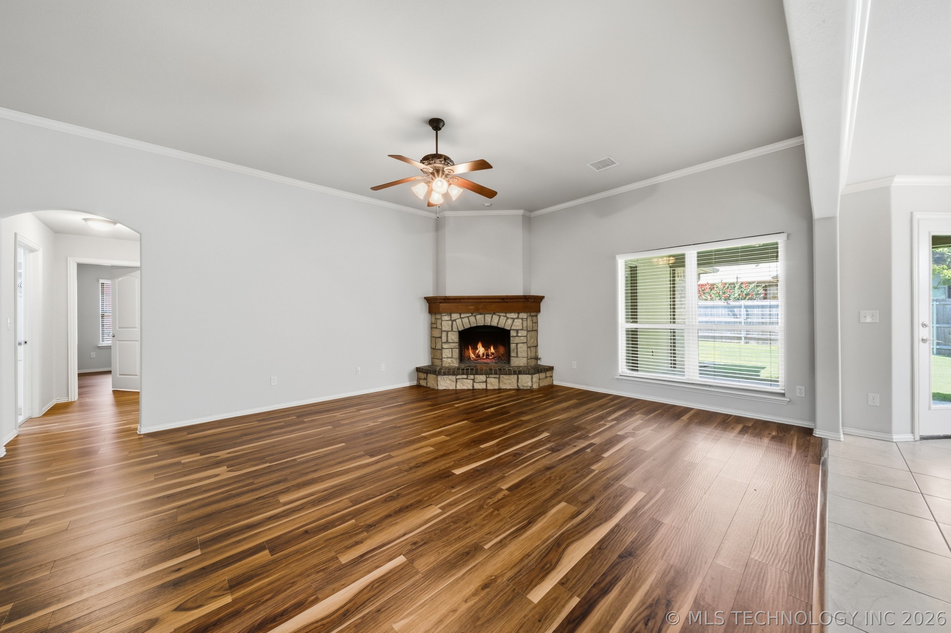 1808 E Jacksonville Street Property Photo 6