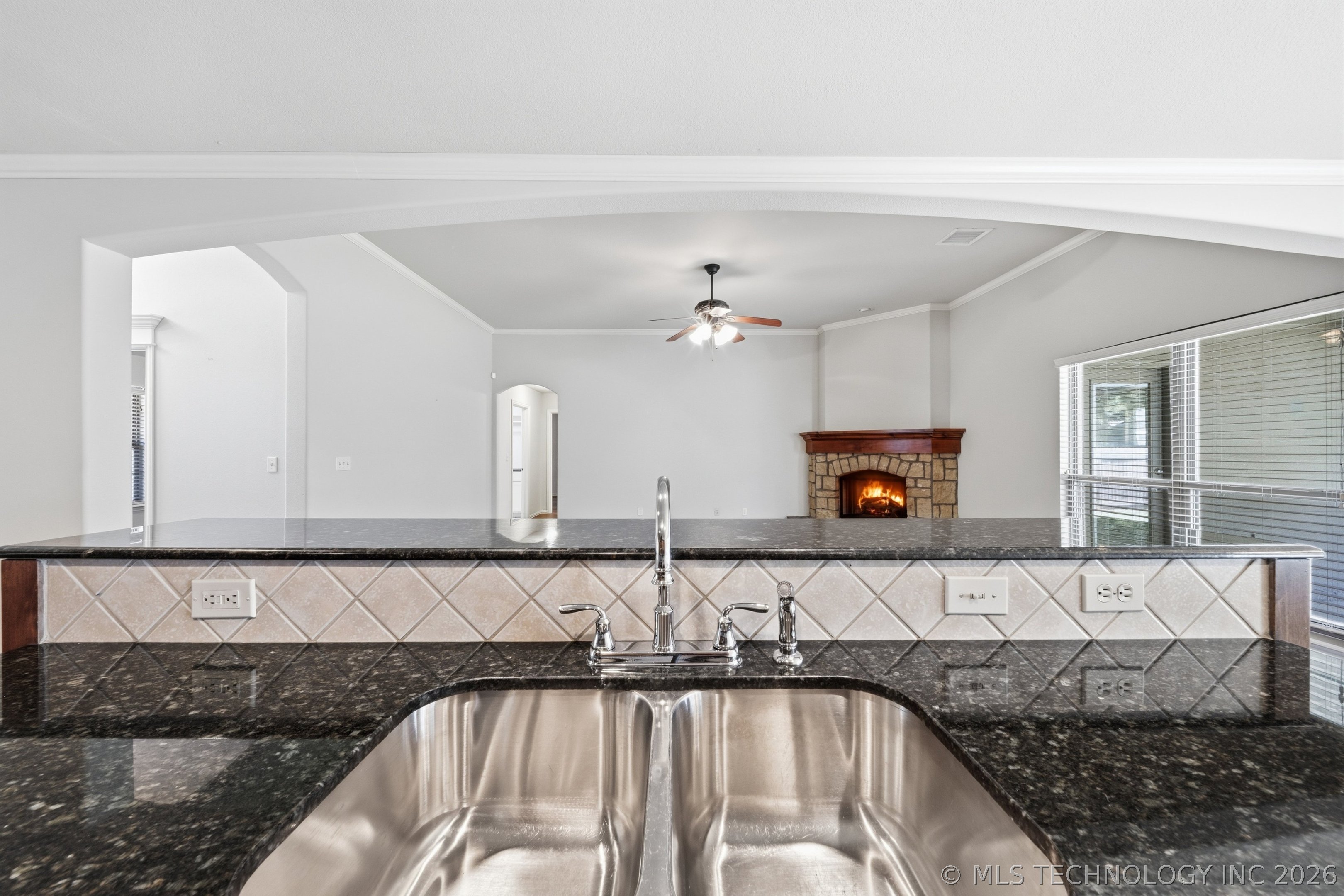 1808 E Jacksonville Street Property Photo 11