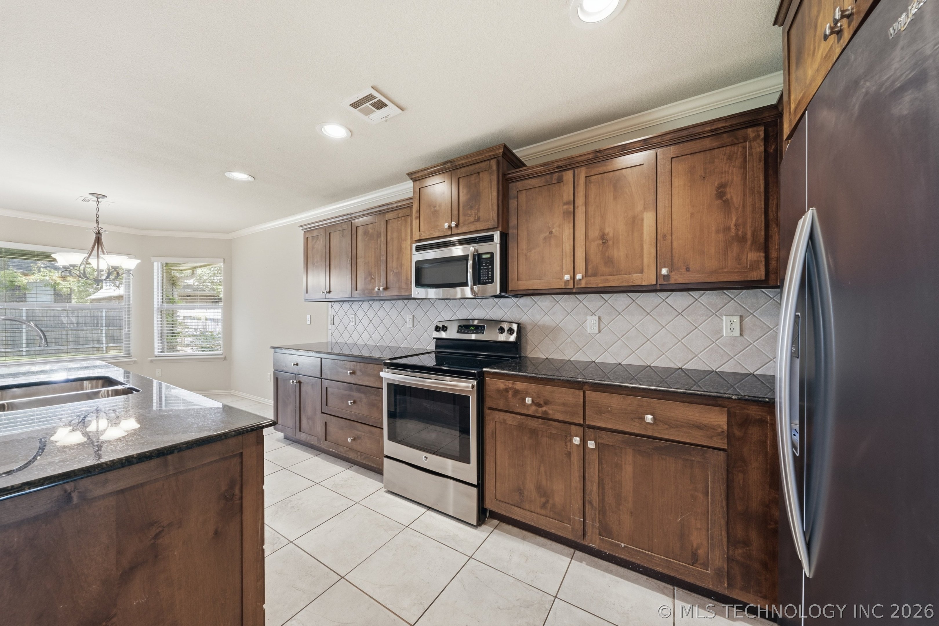 1808 E Jacksonville Street Property Photo 13