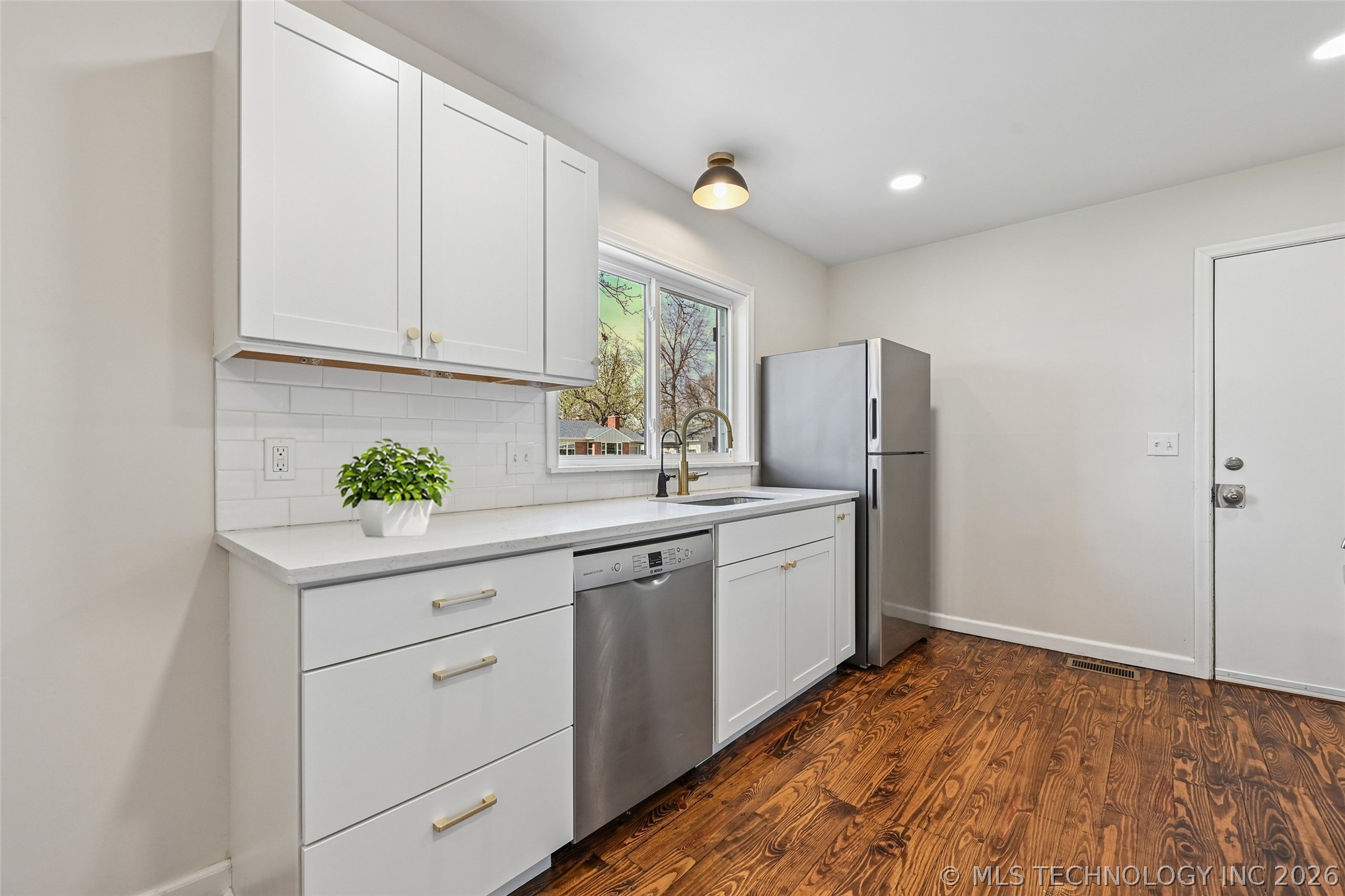 4931 S Madison Avenue Property Photo 12